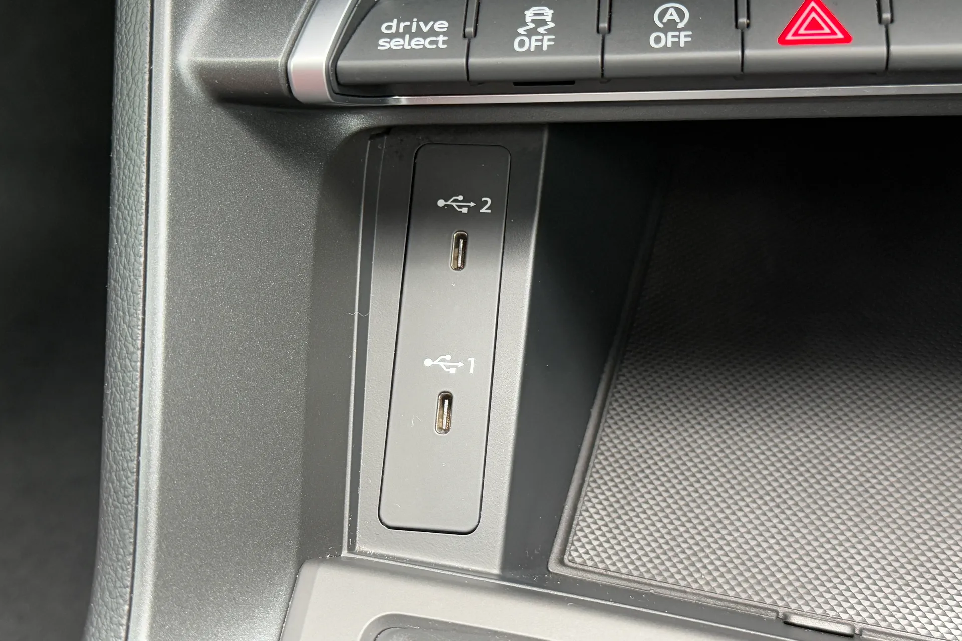 Audi Q3 thumbnail image number 15