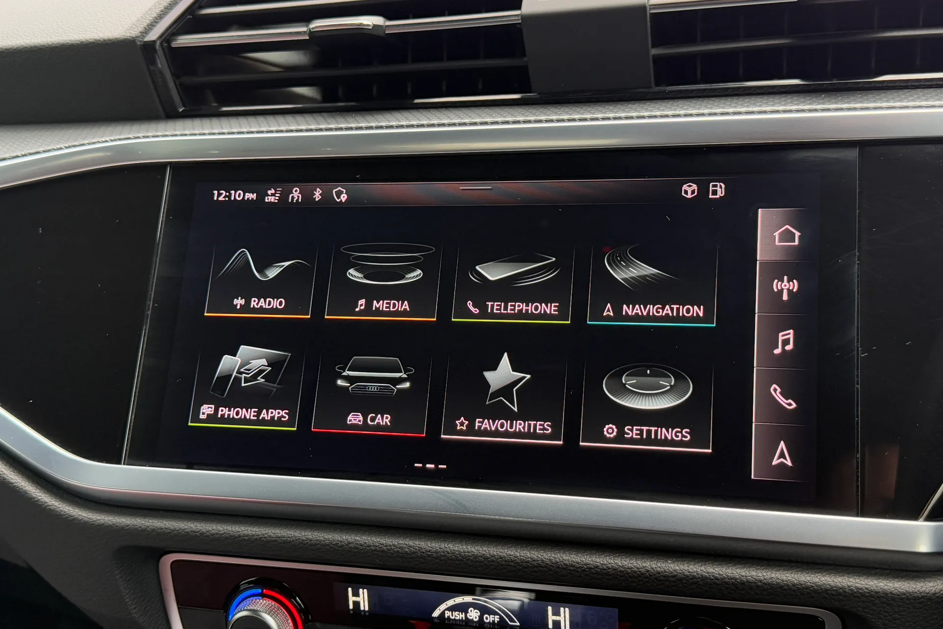 Audi Q3 thumbnail image number 18