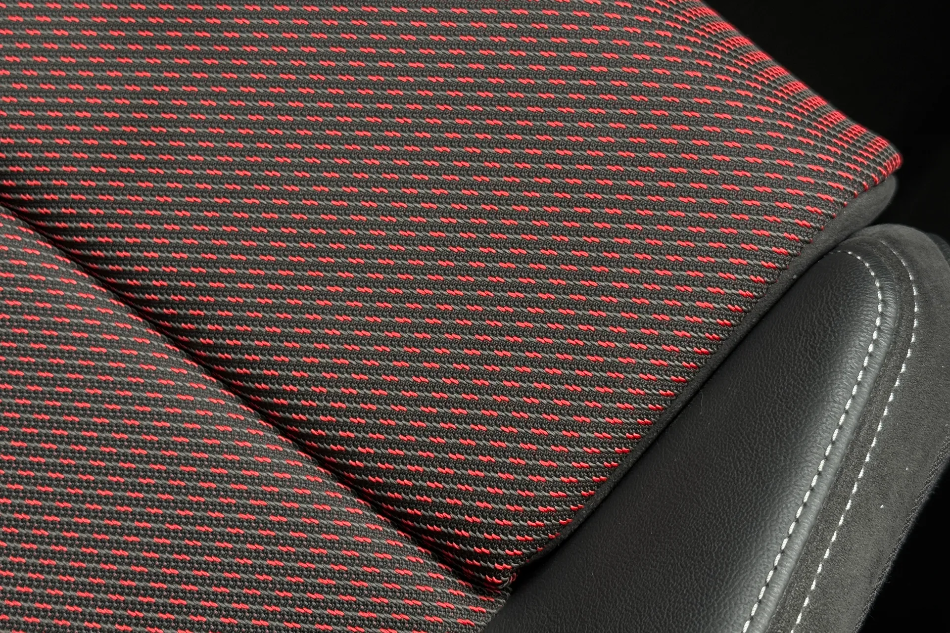 Audi Q3 thumbnail image number 24