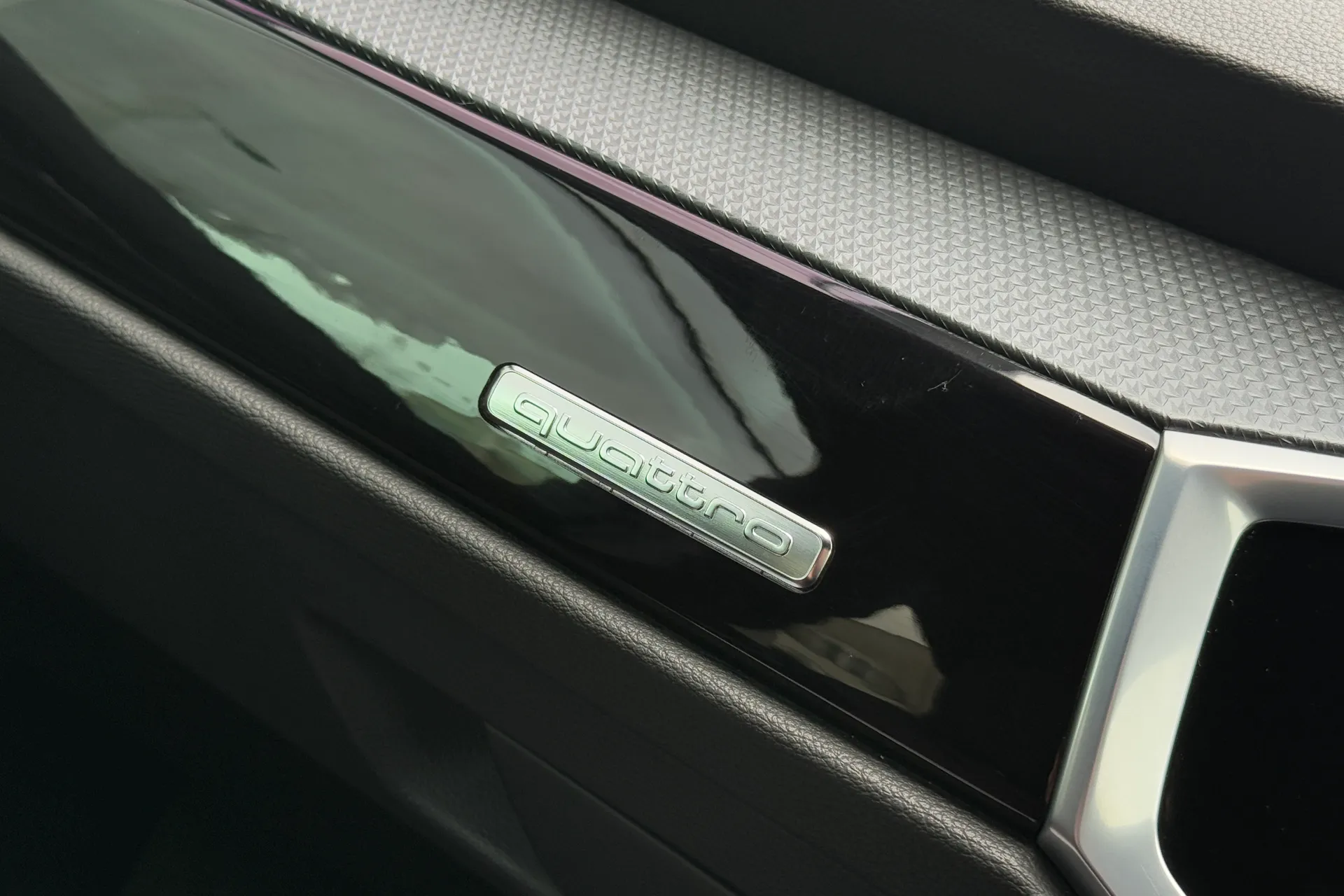 Audi Q3 thumbnail image number 21