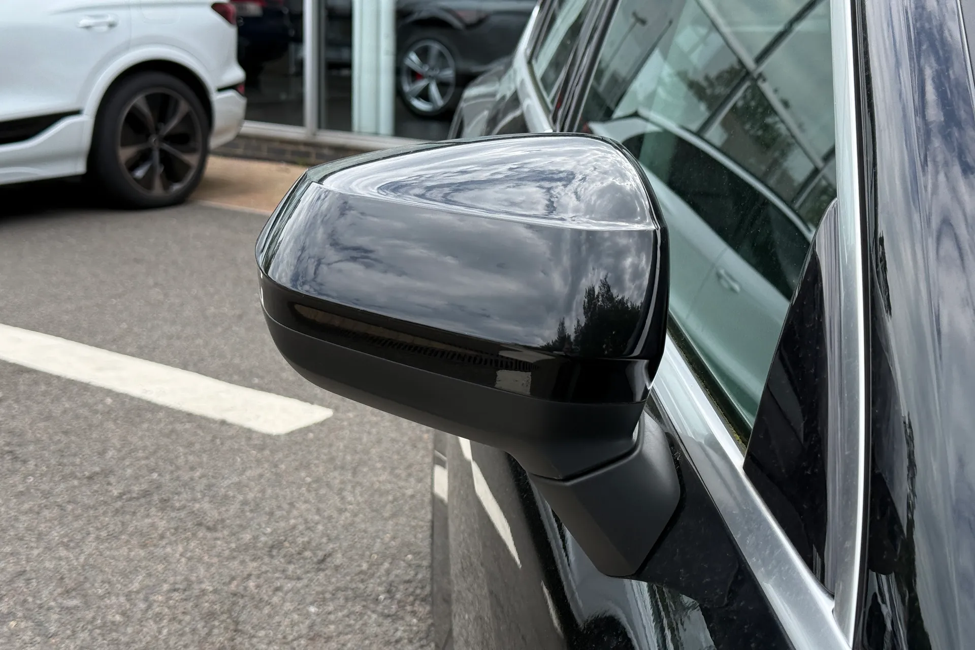 Audi Q3 thumbnail image number 12
