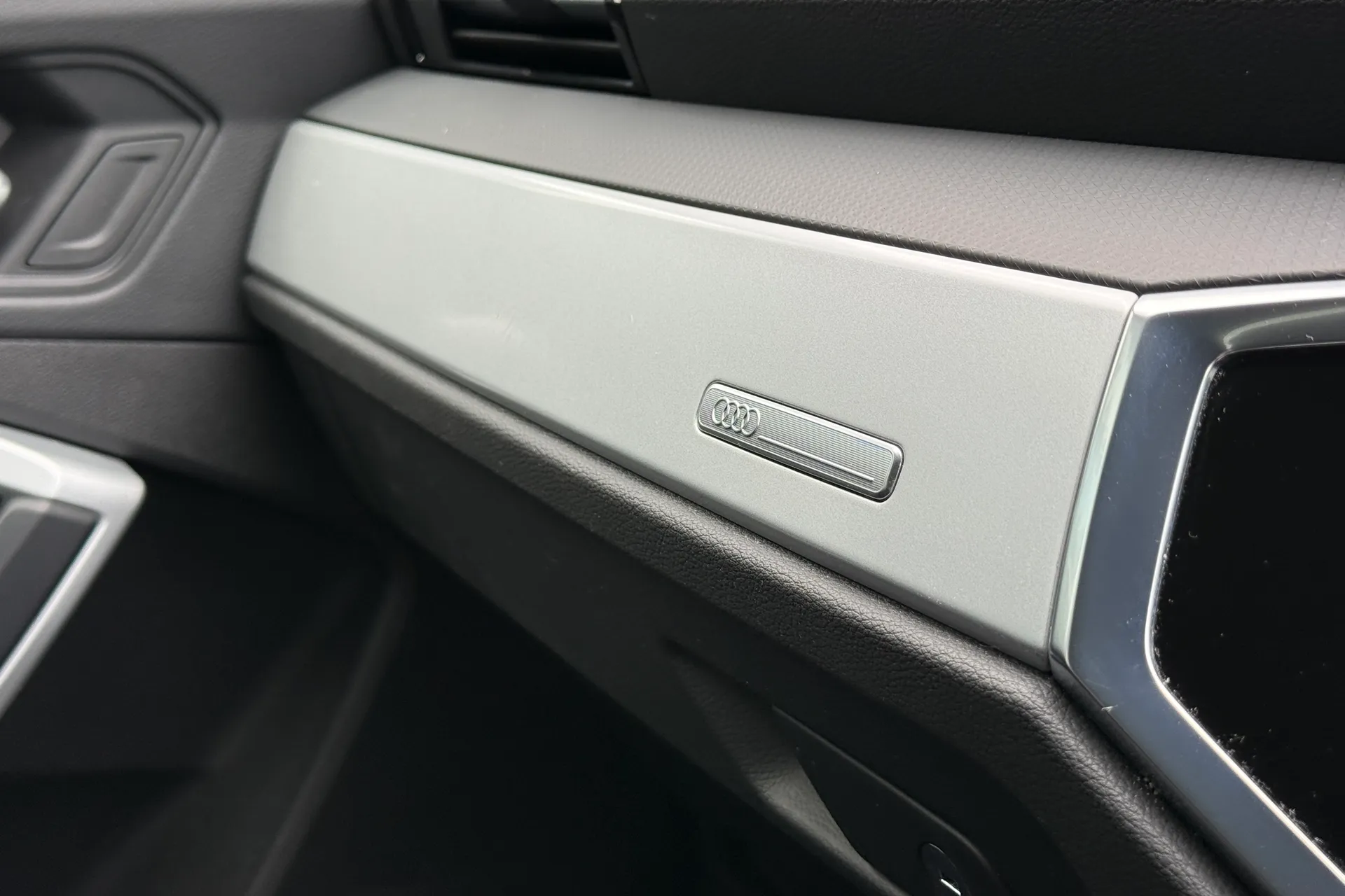 Audi Q3 thumbnail image number 15