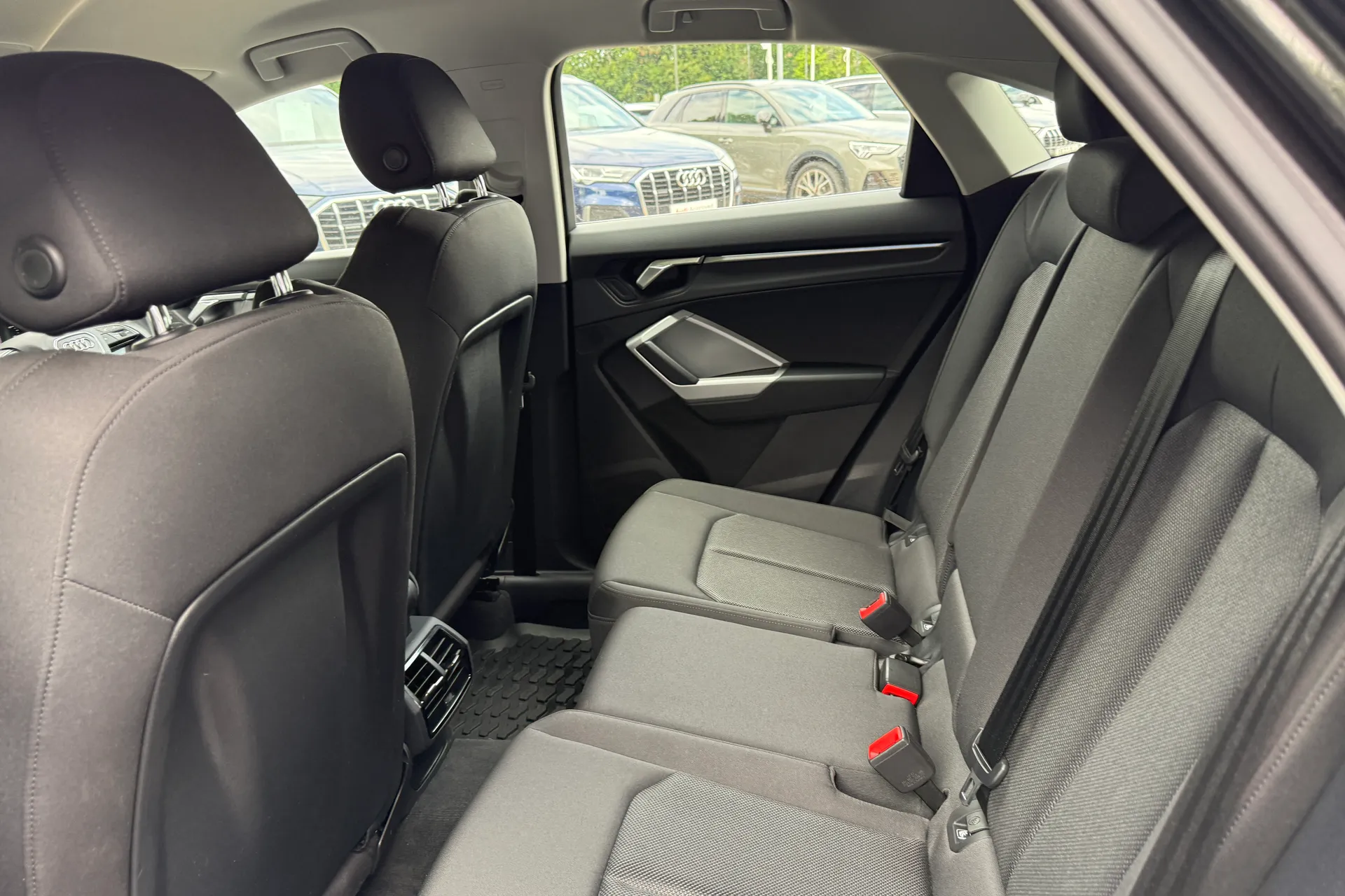 Audi Q3 thumbnail image number 48