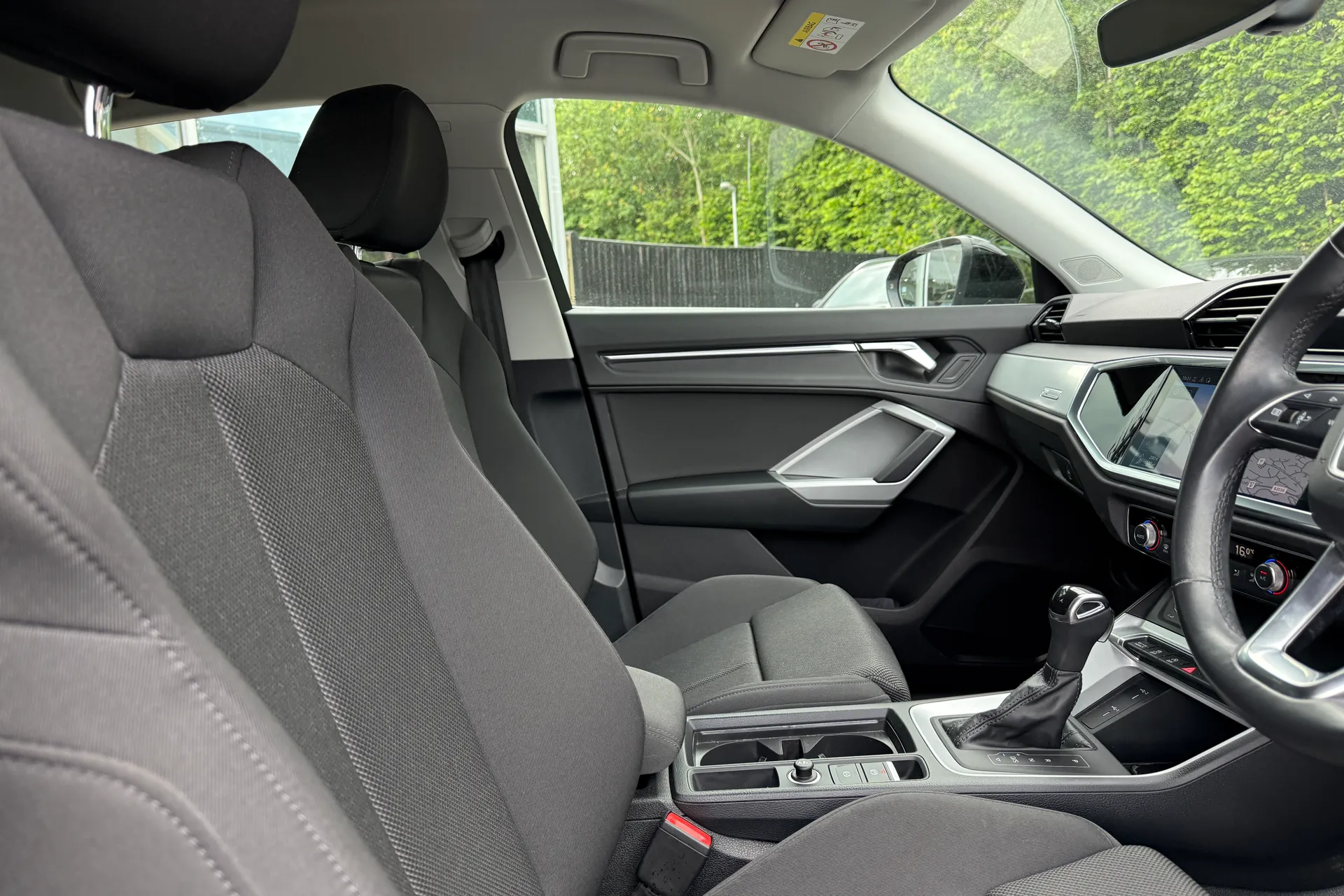 Audi Q3 thumbnail image number 28