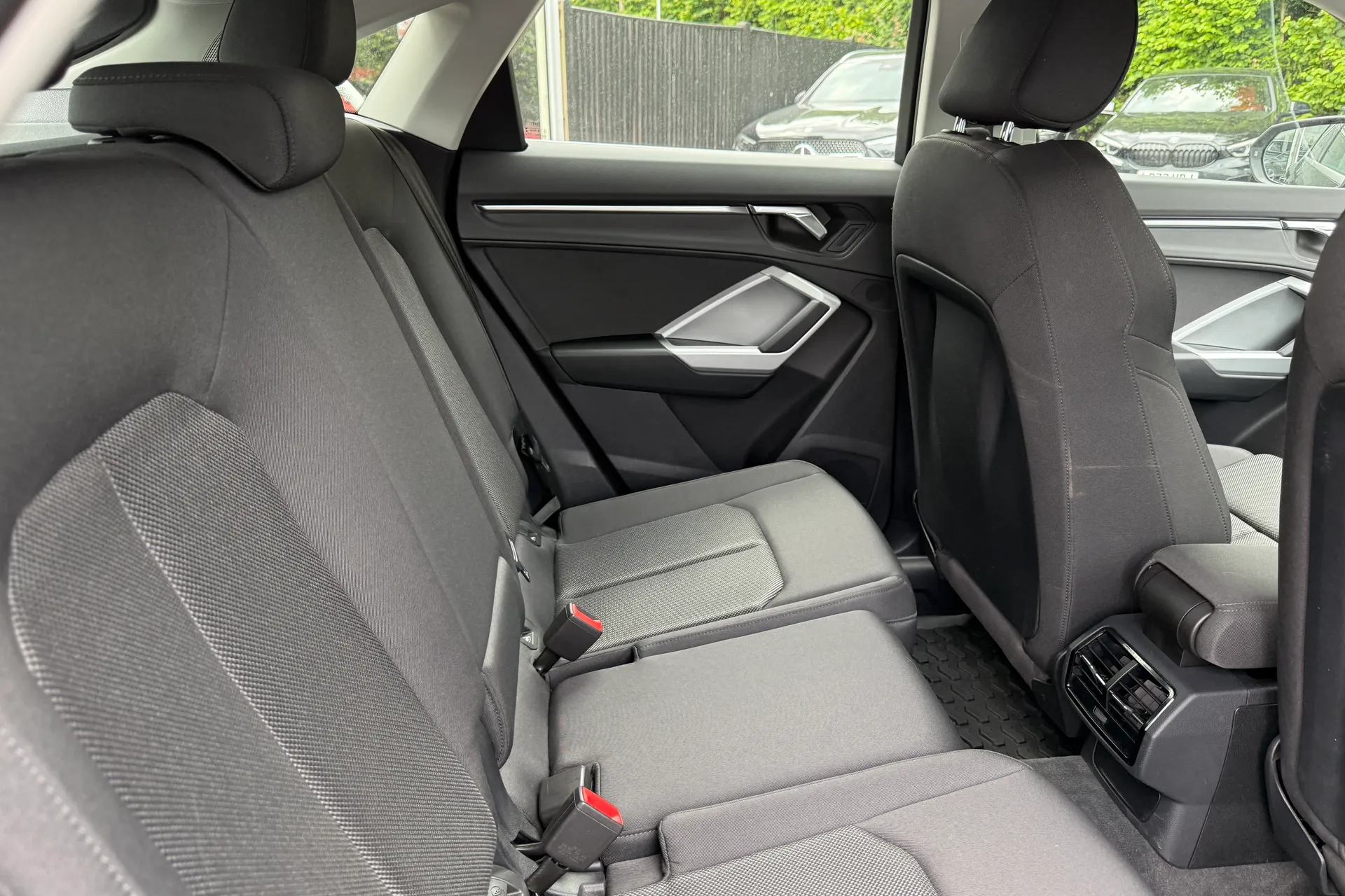 Audi Q3 thumbnail image number 32