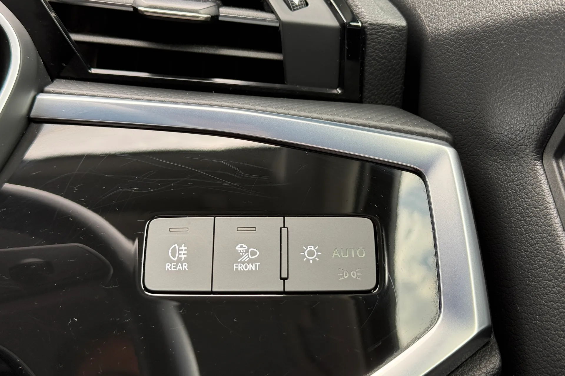 Audi Q3 thumbnail image number 21