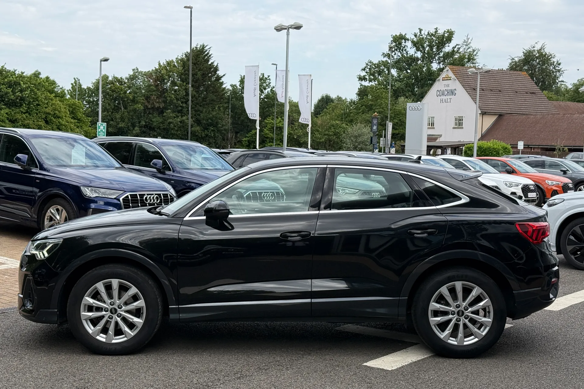 Audi Q3 thumbnail image number 45