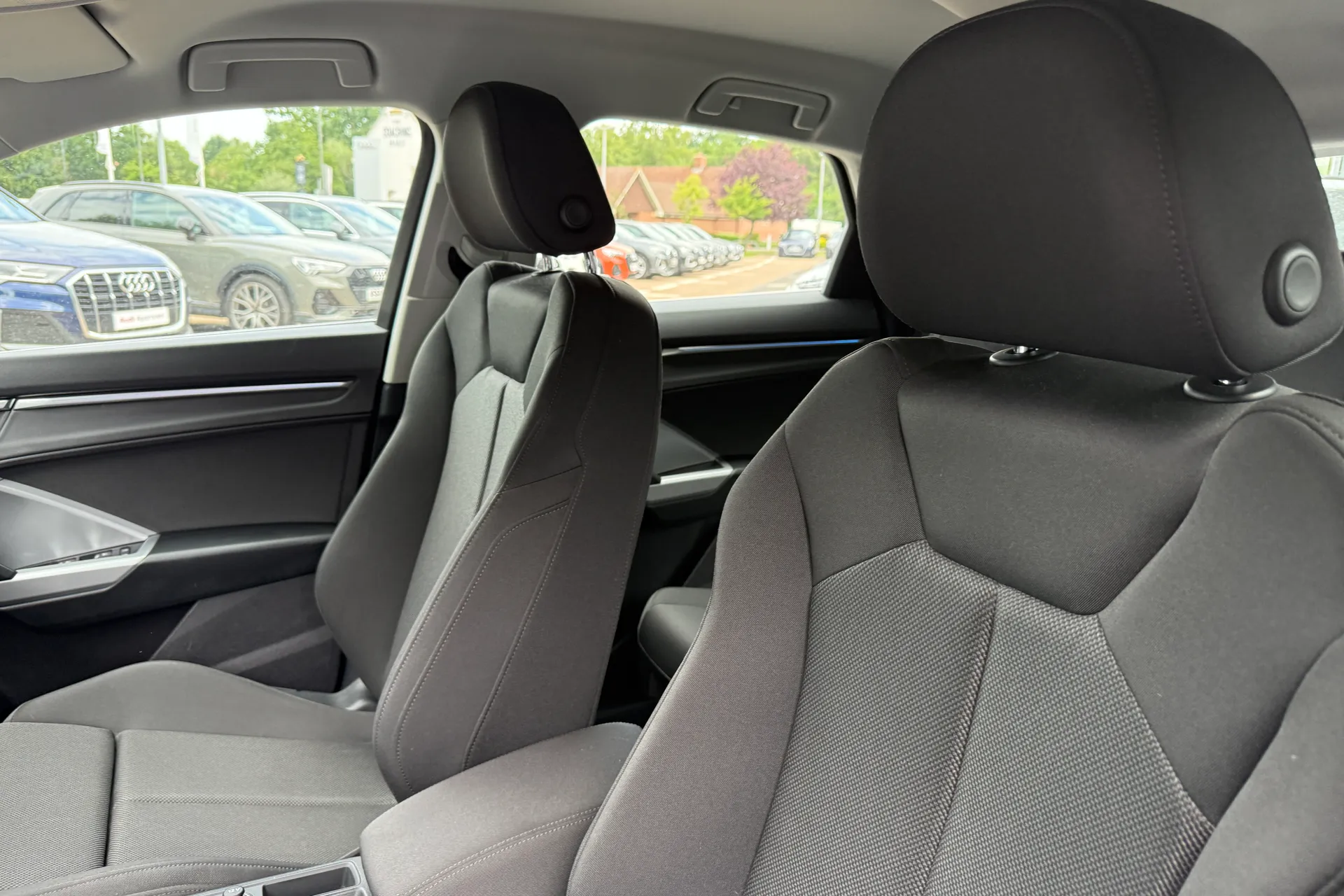 Audi Q3 thumbnail image number 50