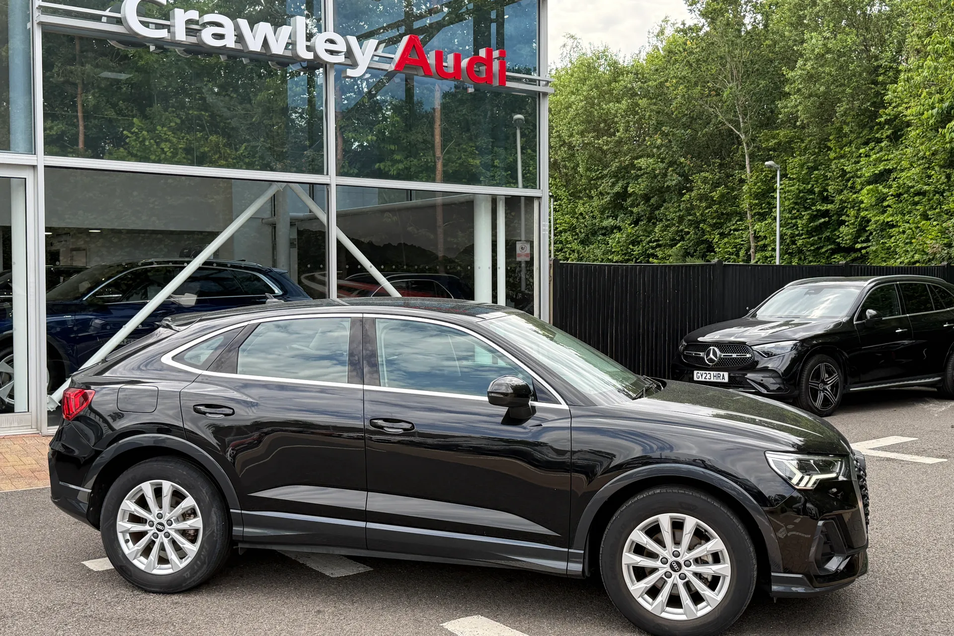 Audi Q3 thumbnail image number 2