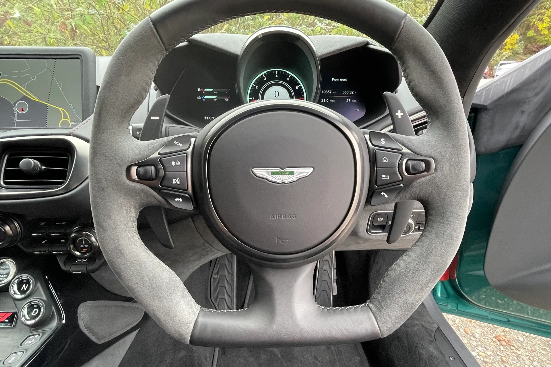 Aston Martin Vantage thumbnail image number 29