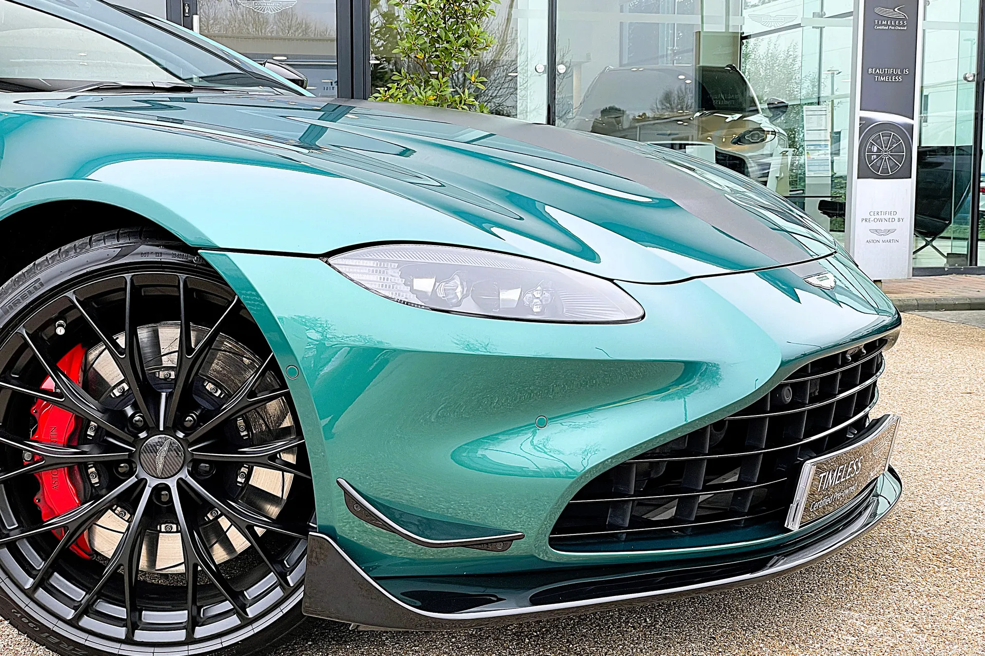 Aston Martin Vantage thumbnail image number 53