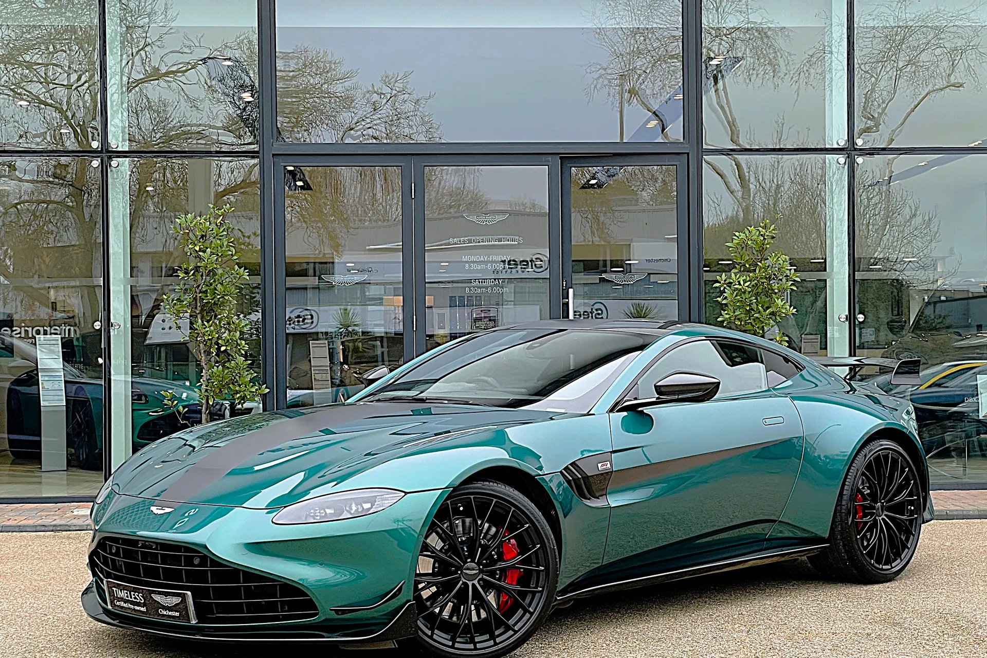 Aston Martin Vantage thumbnail image number 8