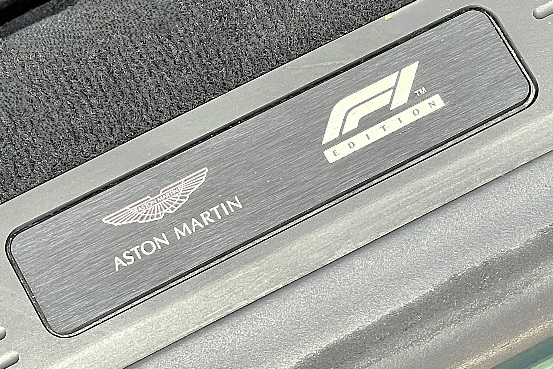 Aston Martin Vantage thumbnail image number 7