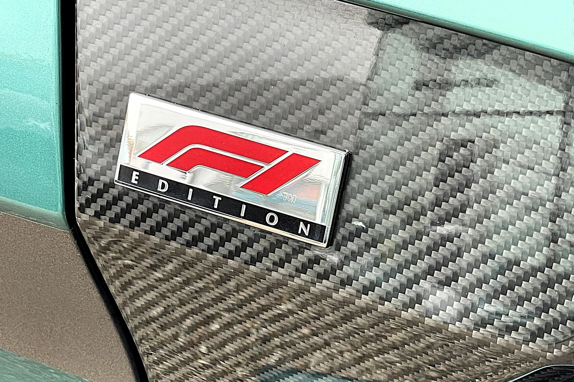 Aston Martin Vantage thumbnail image number 6