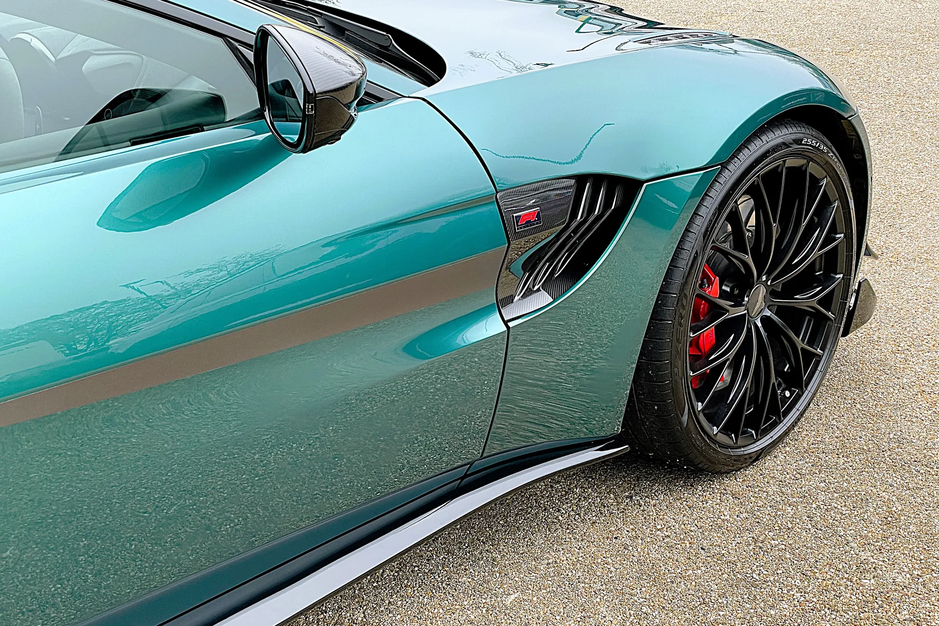Aston Martin Vantage thumbnail image number 50