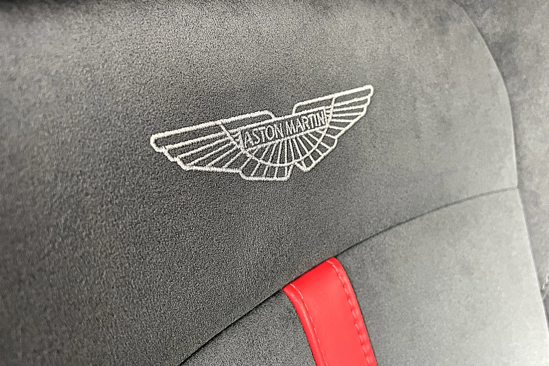 Aston Martin Vantage thumbnail image number 21