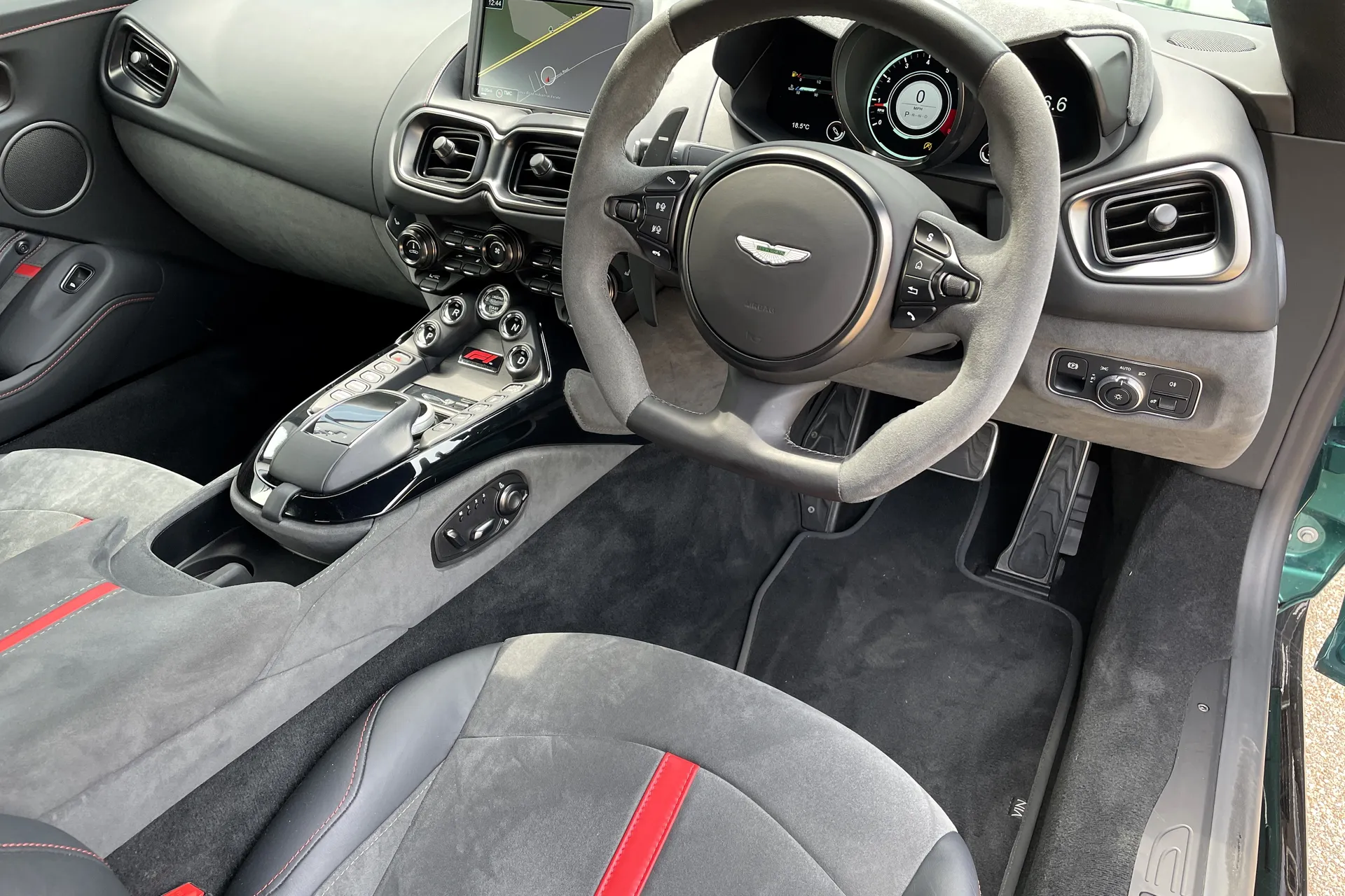 Aston Martin Vantage thumbnail image number 3
