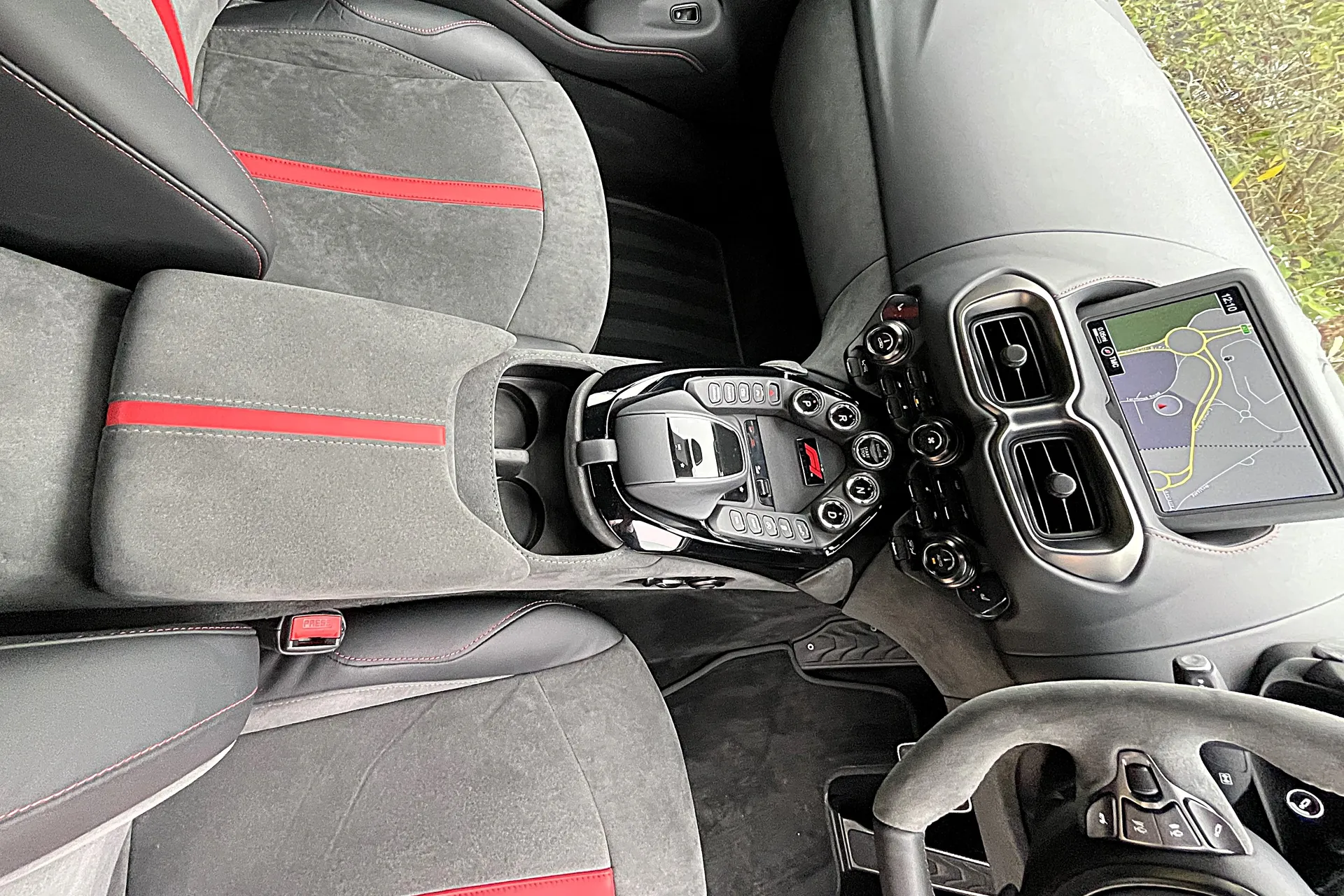 Aston Martin Vantage thumbnail image number 43