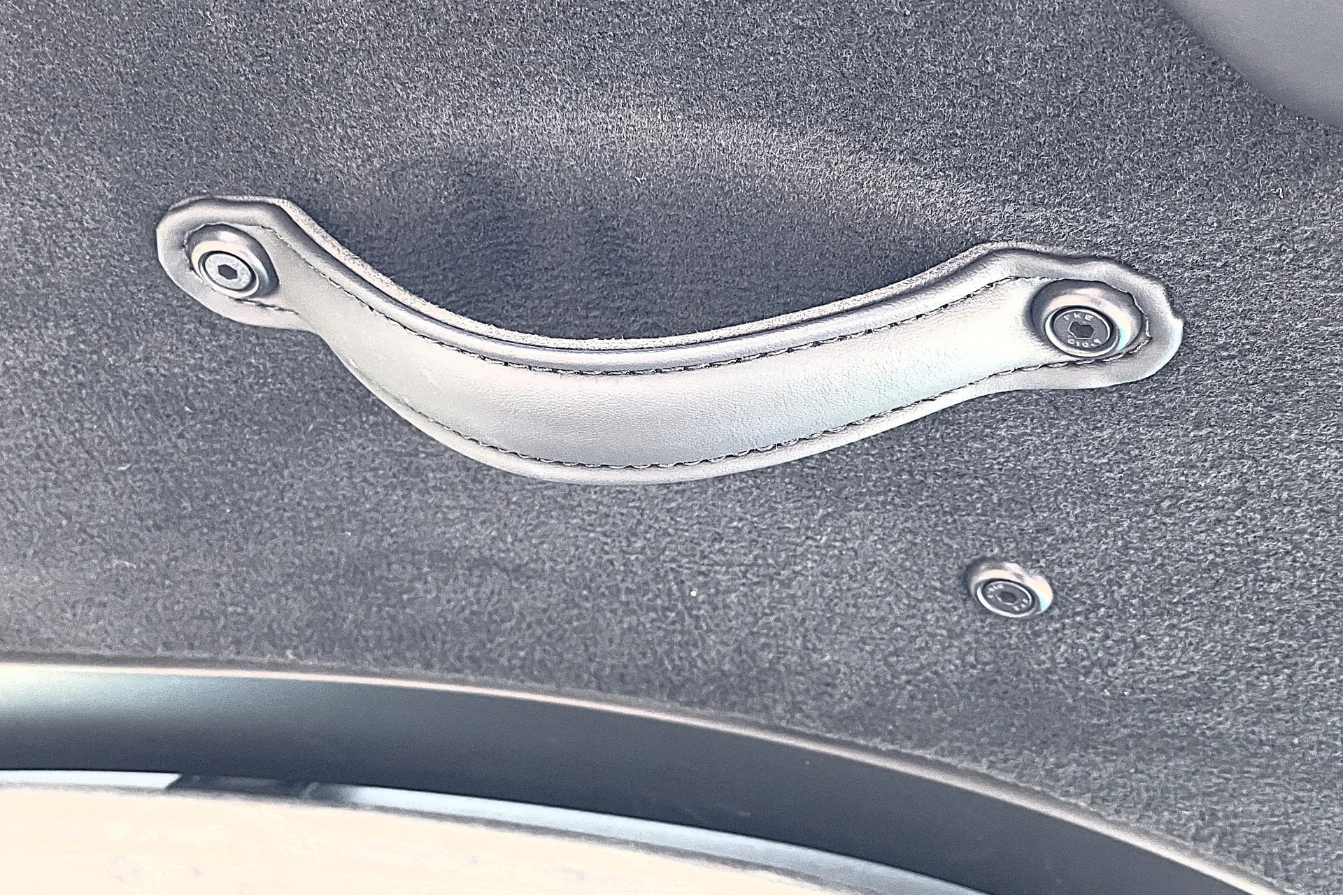 Aston Martin Vantage thumbnail image number 45