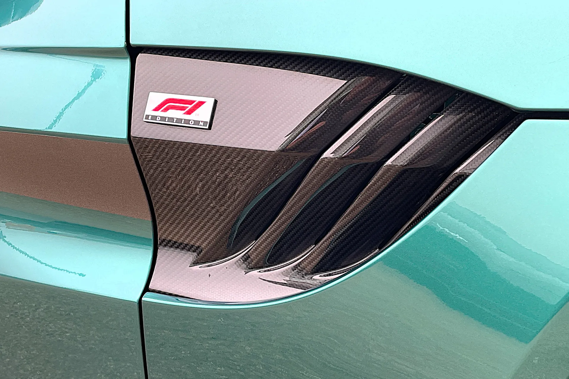 Aston Martin Vantage thumbnail image number 5