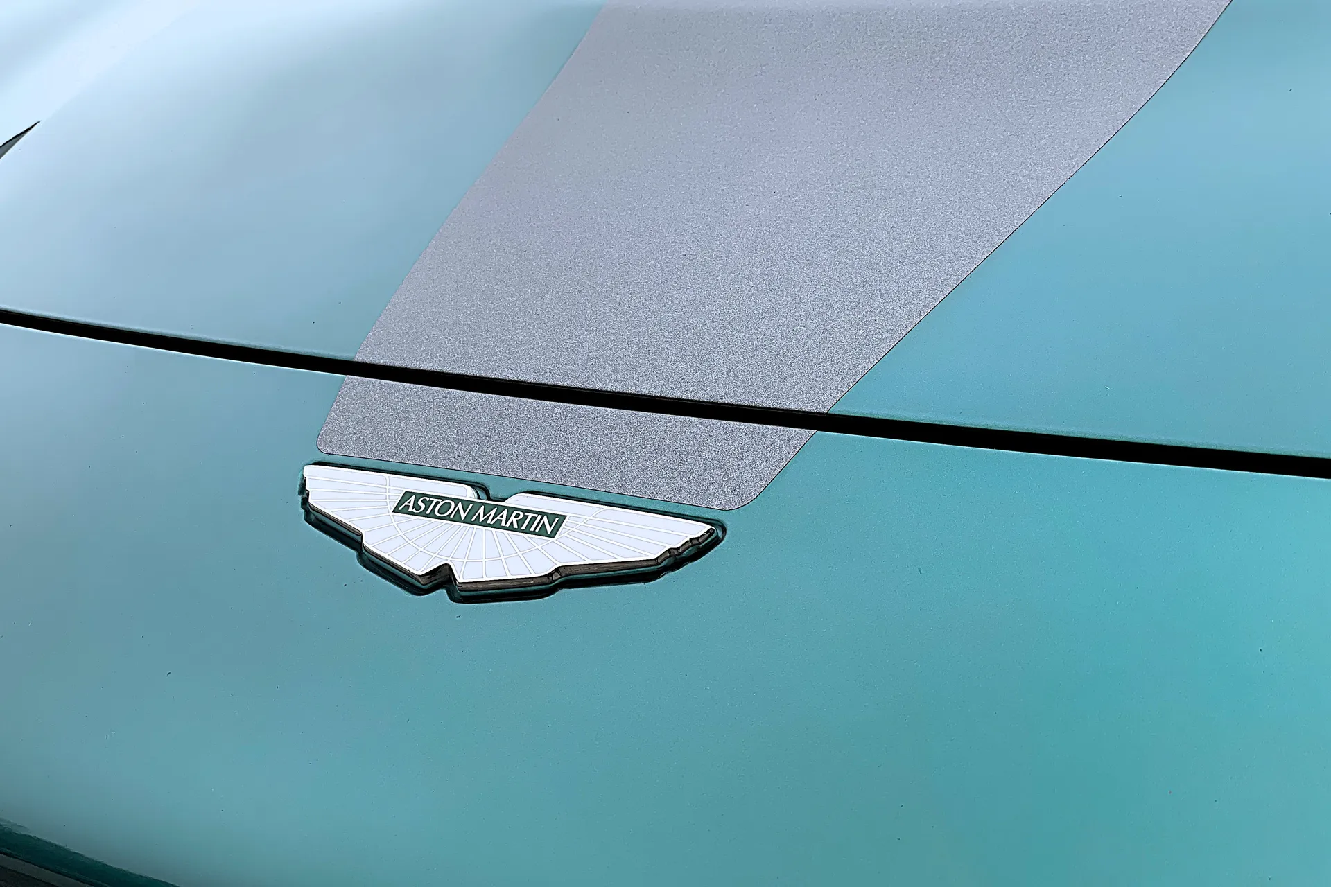 Aston Martin Vantage thumbnail image number 48