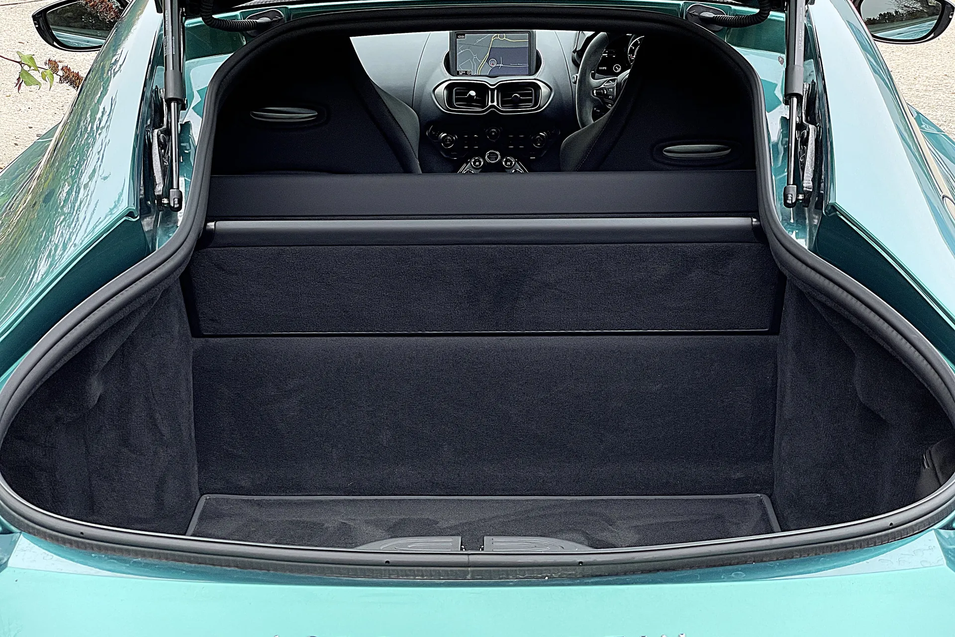 Aston Martin Vantage thumbnail image number 44
