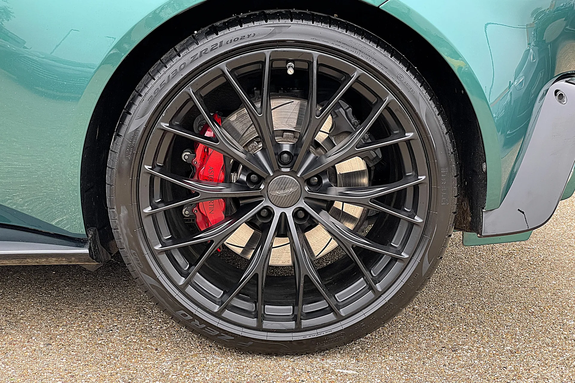 Aston Martin Vantage thumbnail image number 13