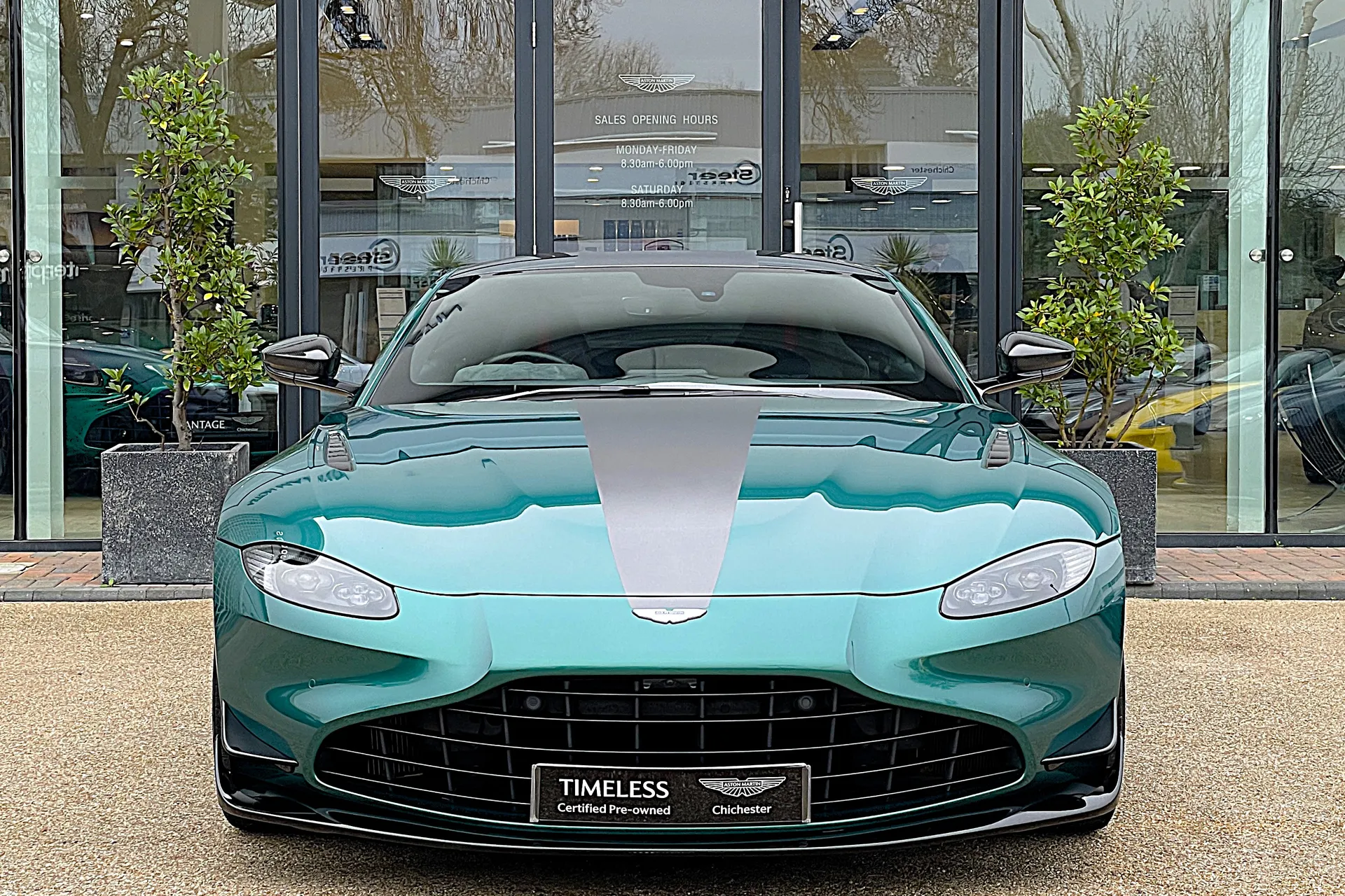 Aston Martin Vantage thumbnail image number 46