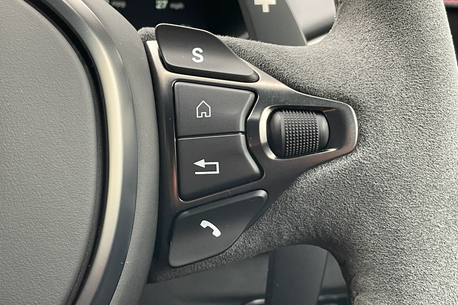 Aston Martin Vantage thumbnail image number 36