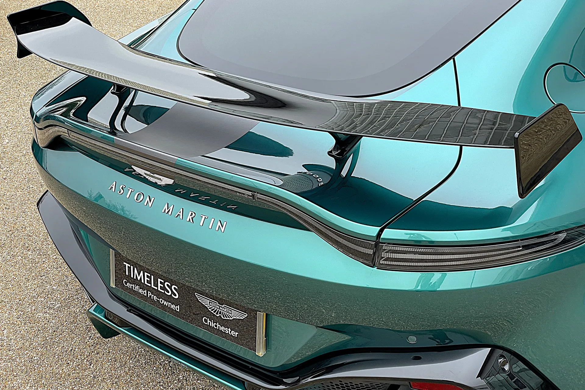 Aston Martin Vantage thumbnail image number 9