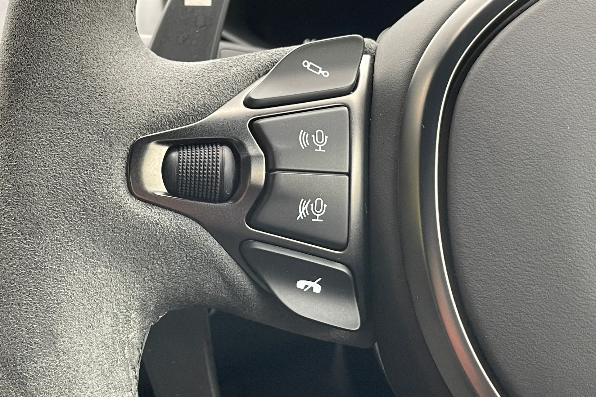 Aston Martin Vantage thumbnail image number 35