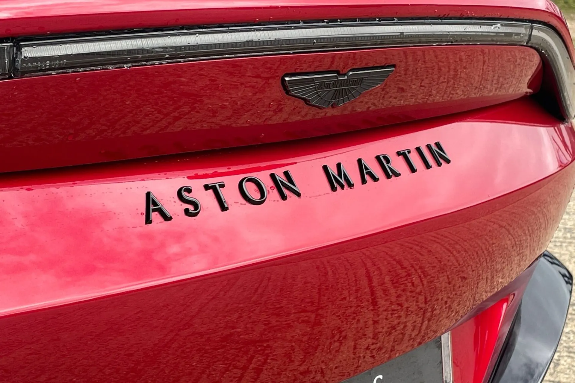 Aston Martin Vantage thumbnail image number 27