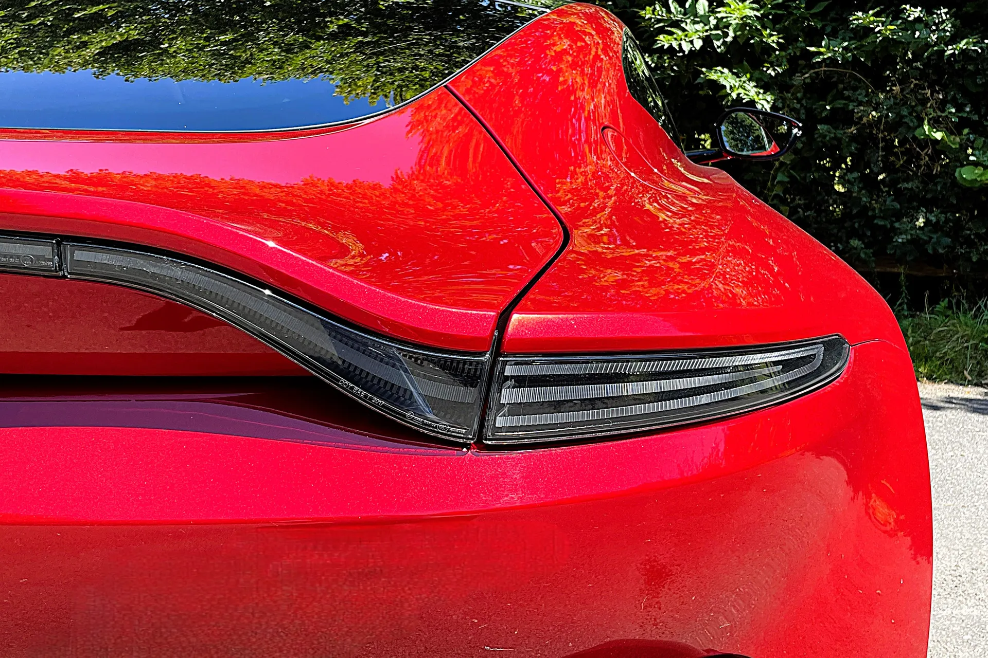 Aston Martin Vantage thumbnail image number 14
