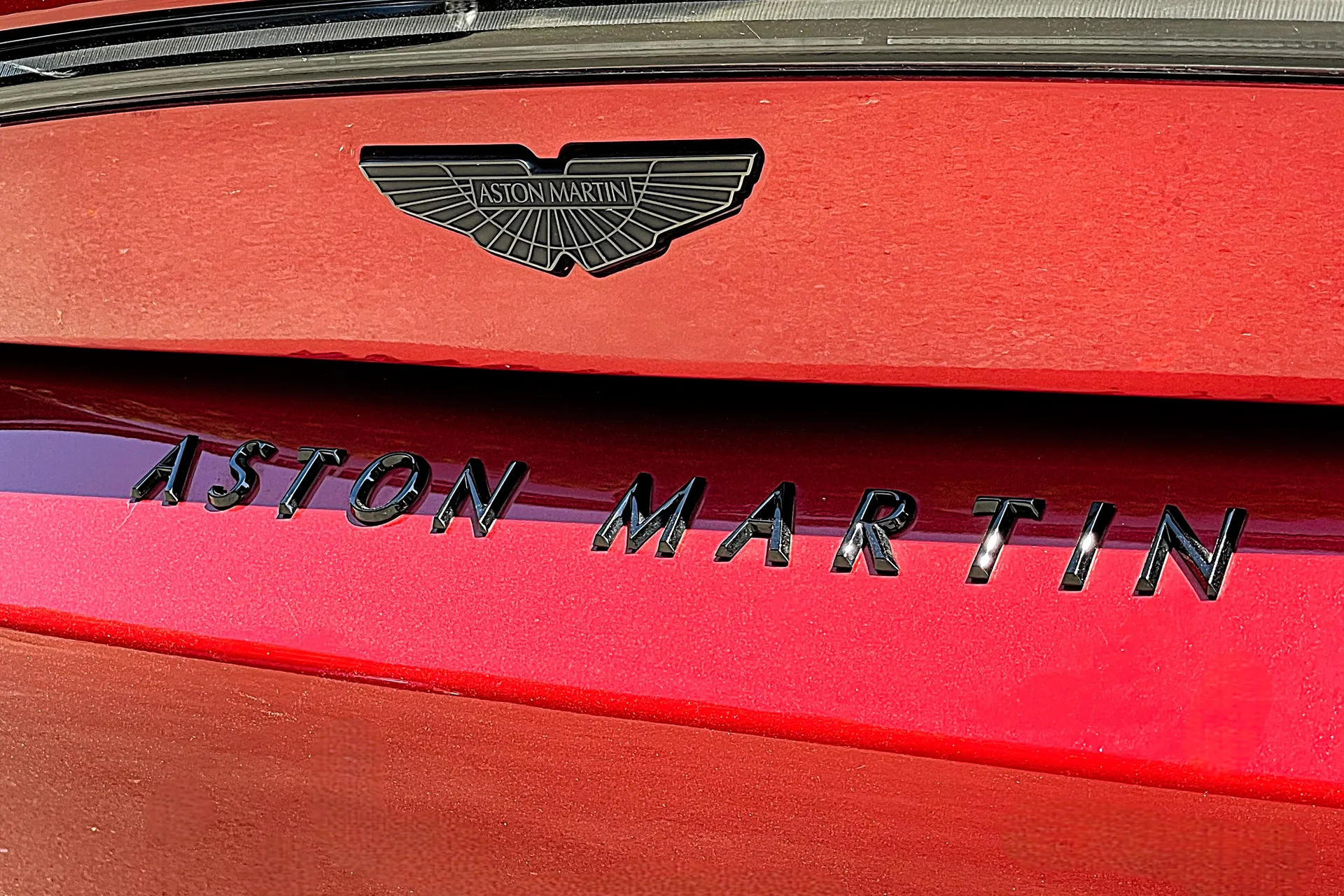 Aston Martin Vantage thumbnail image number 10