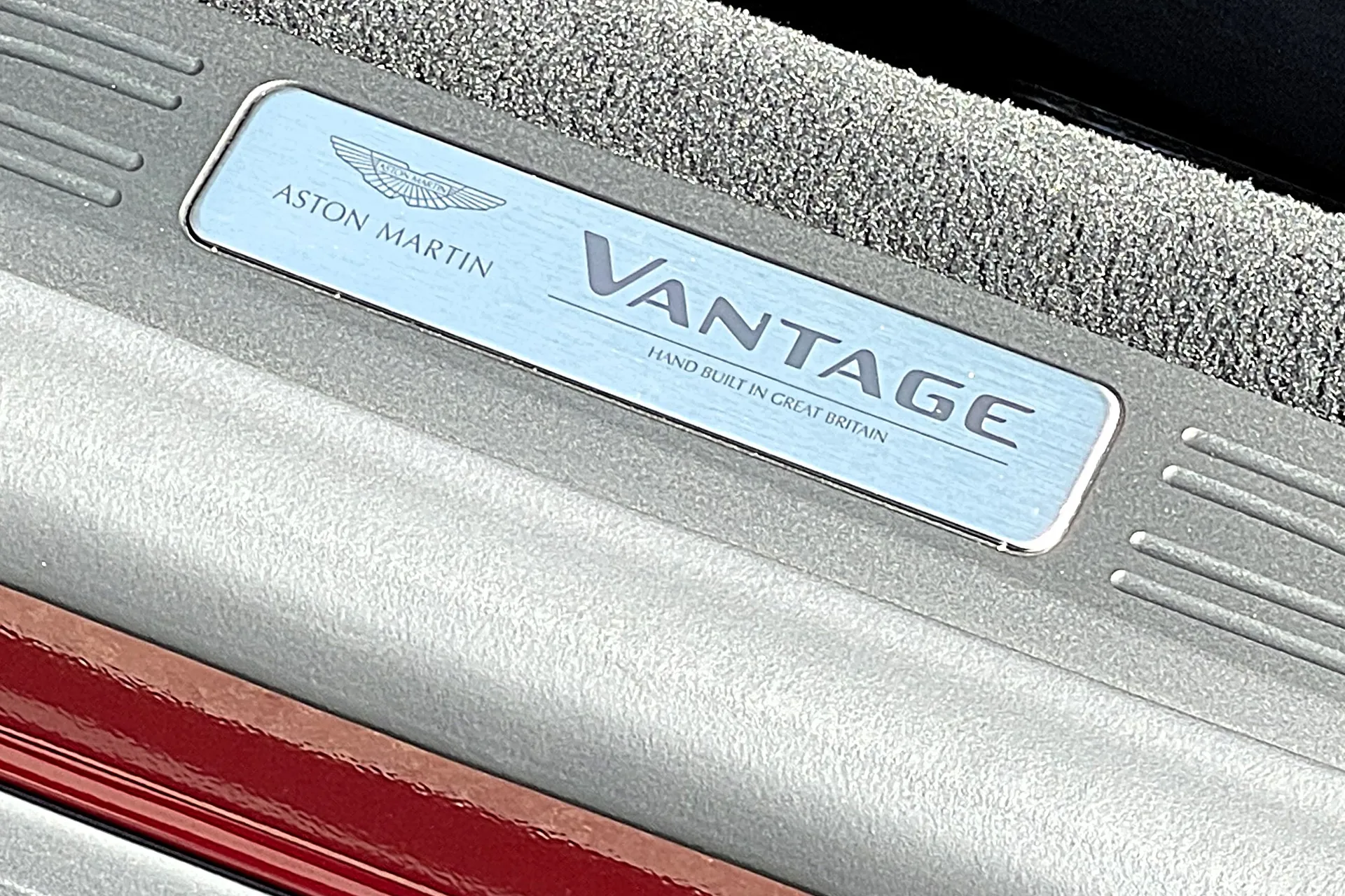 Aston Martin Vantage thumbnail image number 30
