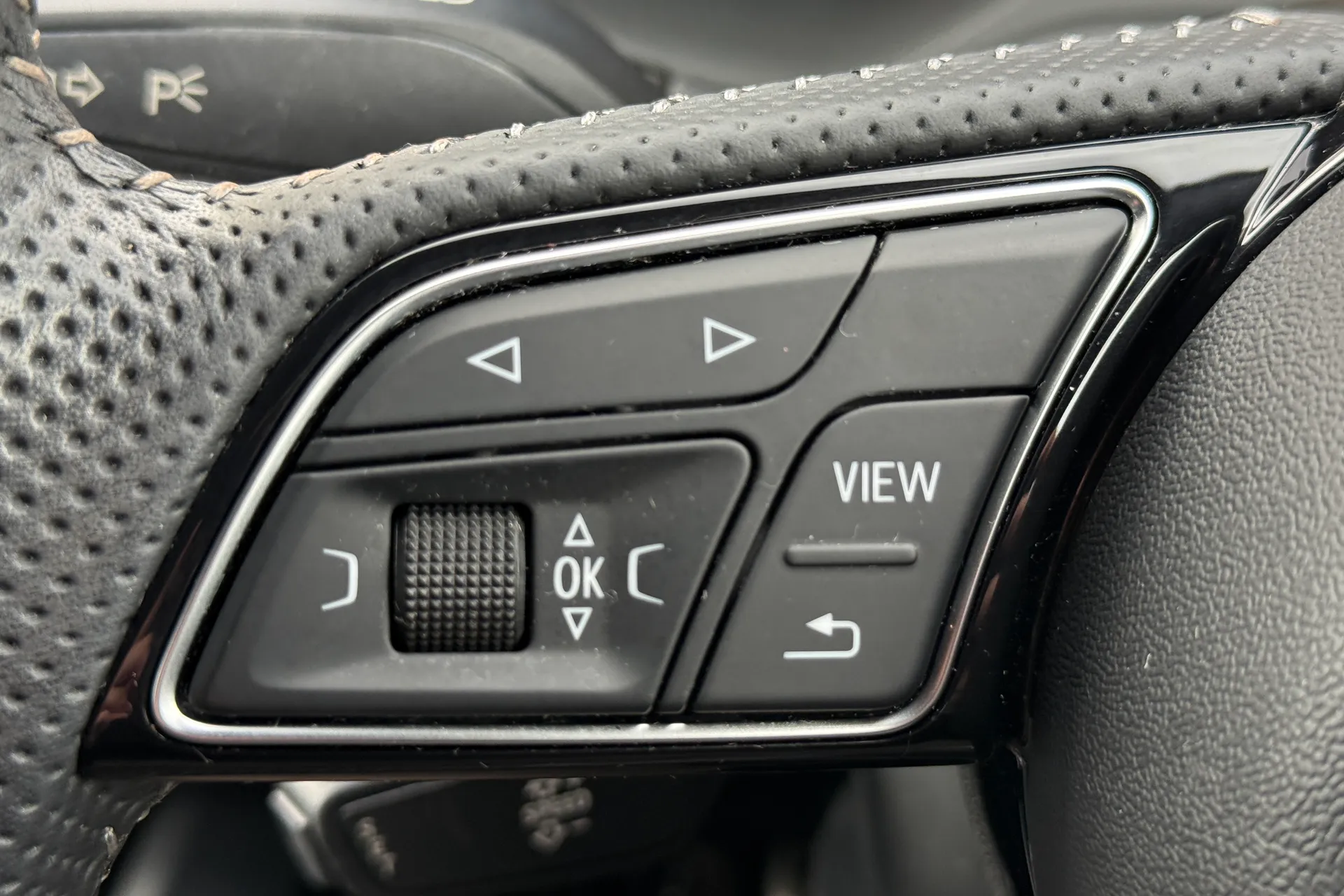 Audi Q2 thumbnail image number 16