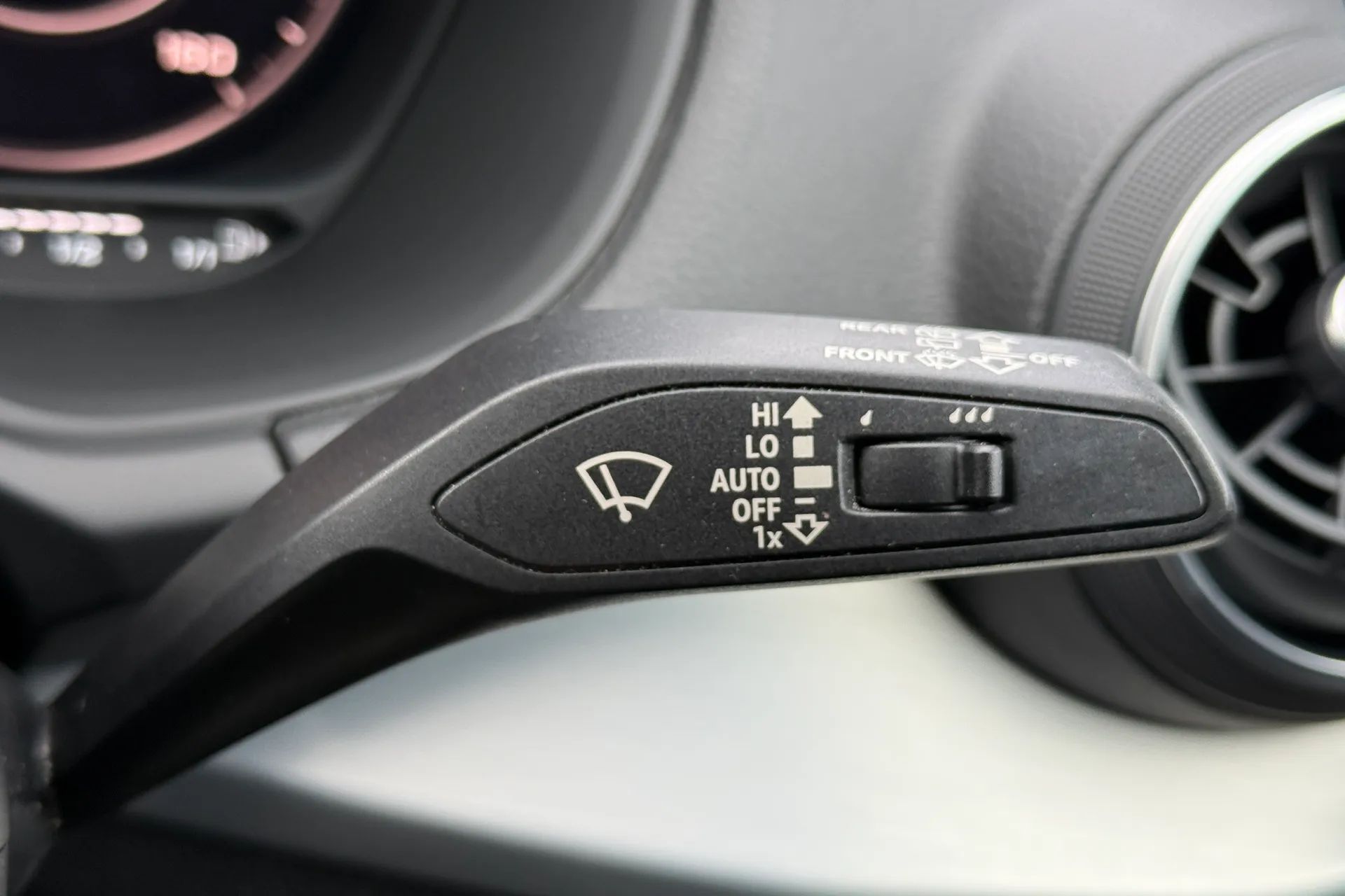 Audi Q2 thumbnail image number 15