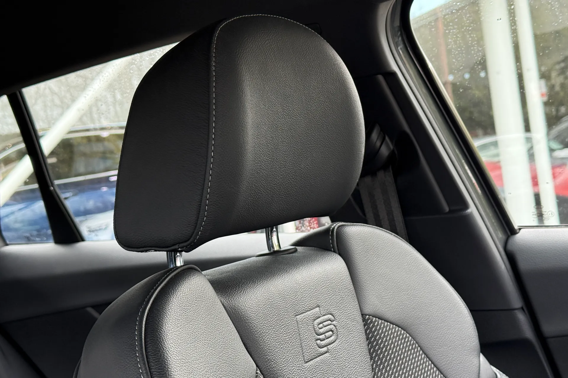 Audi Q2 thumbnail image number 19