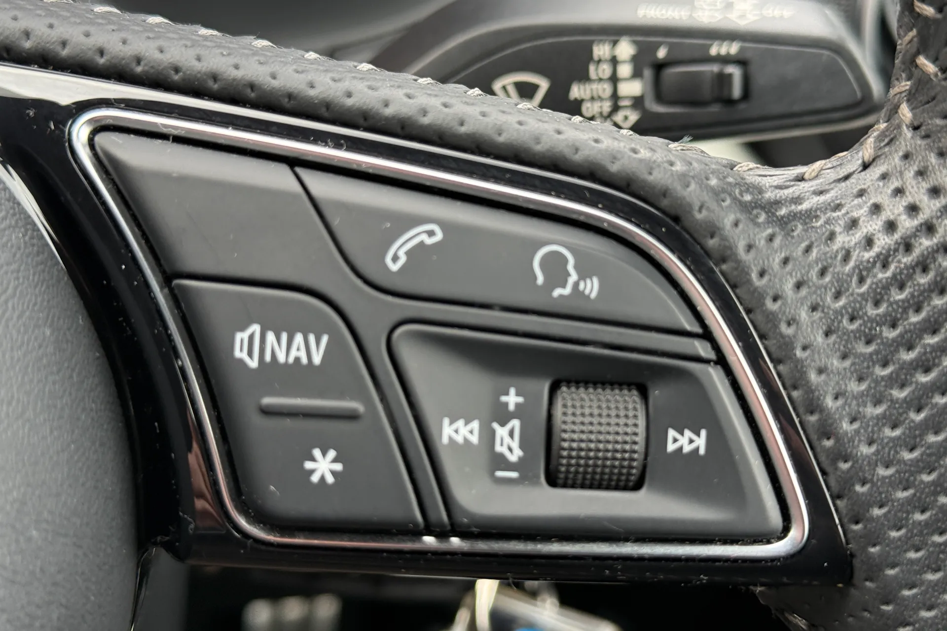Audi Q2 thumbnail image number 17