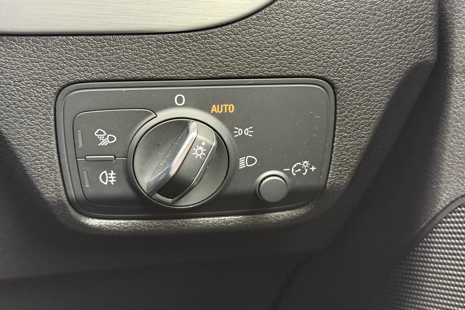 Audi Q2 thumbnail image number 21