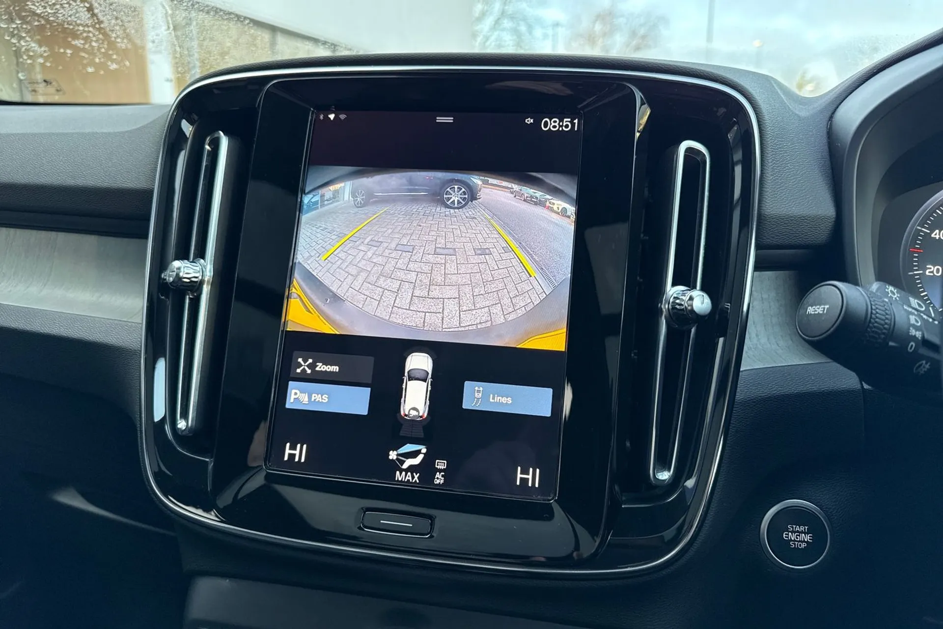 Volvo XC40 thumbnail image number 4