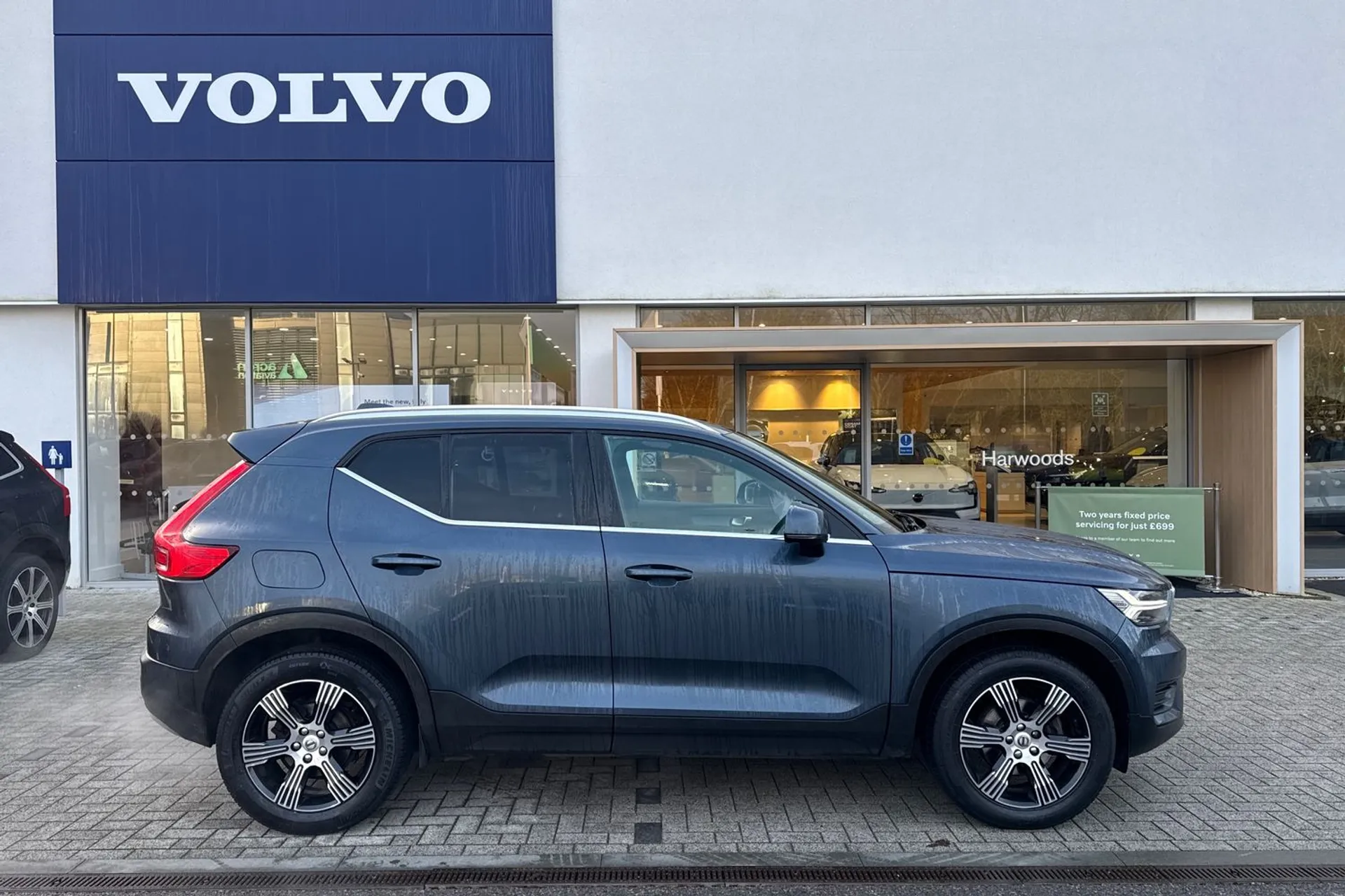 Volvo XC40 thumbnail image number 2