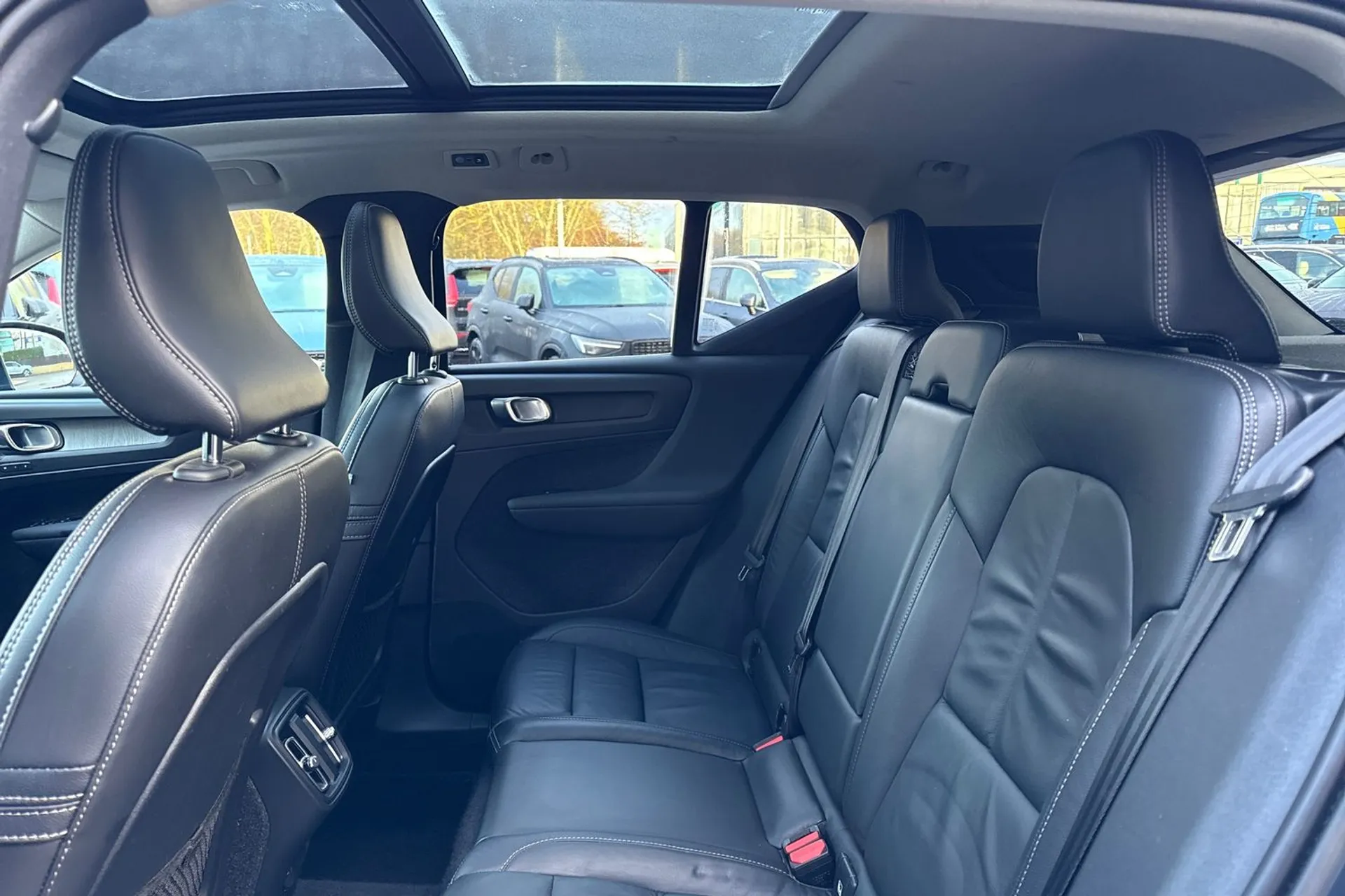 Volvo XC40 thumbnail image number 30