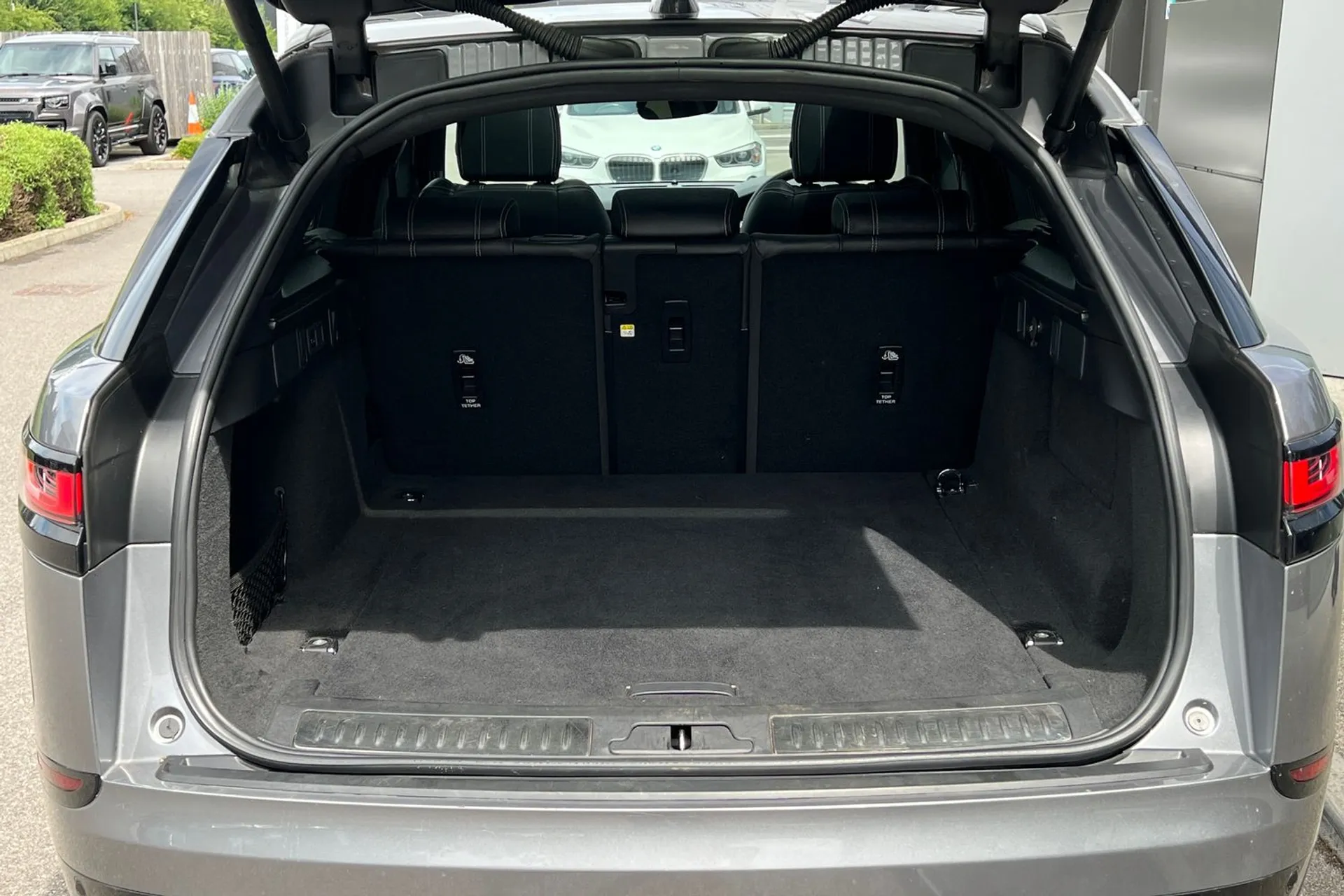 LAND ROVER RANGE ROVER VELAR thumbnail image number 35