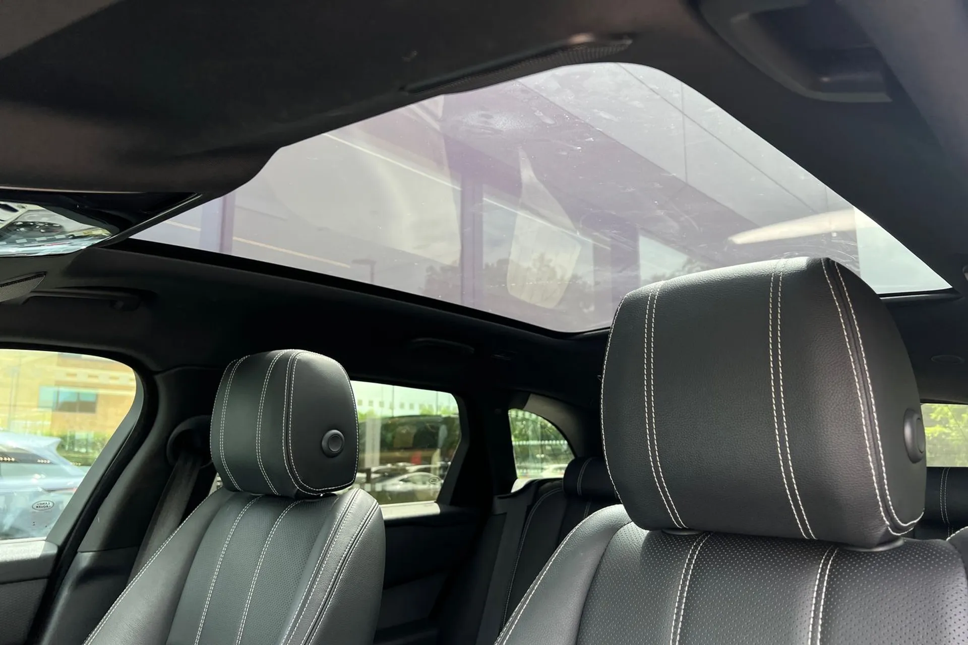 LAND ROVER RANGE ROVER VELAR thumbnail image number 4