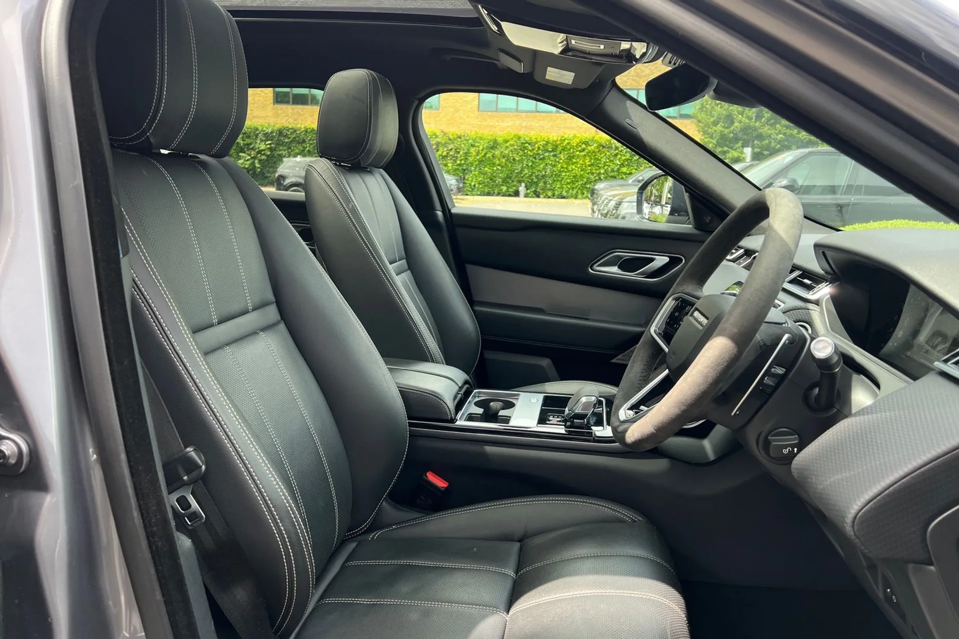 LAND ROVER RANGE ROVER VELAR thumbnail image number 44