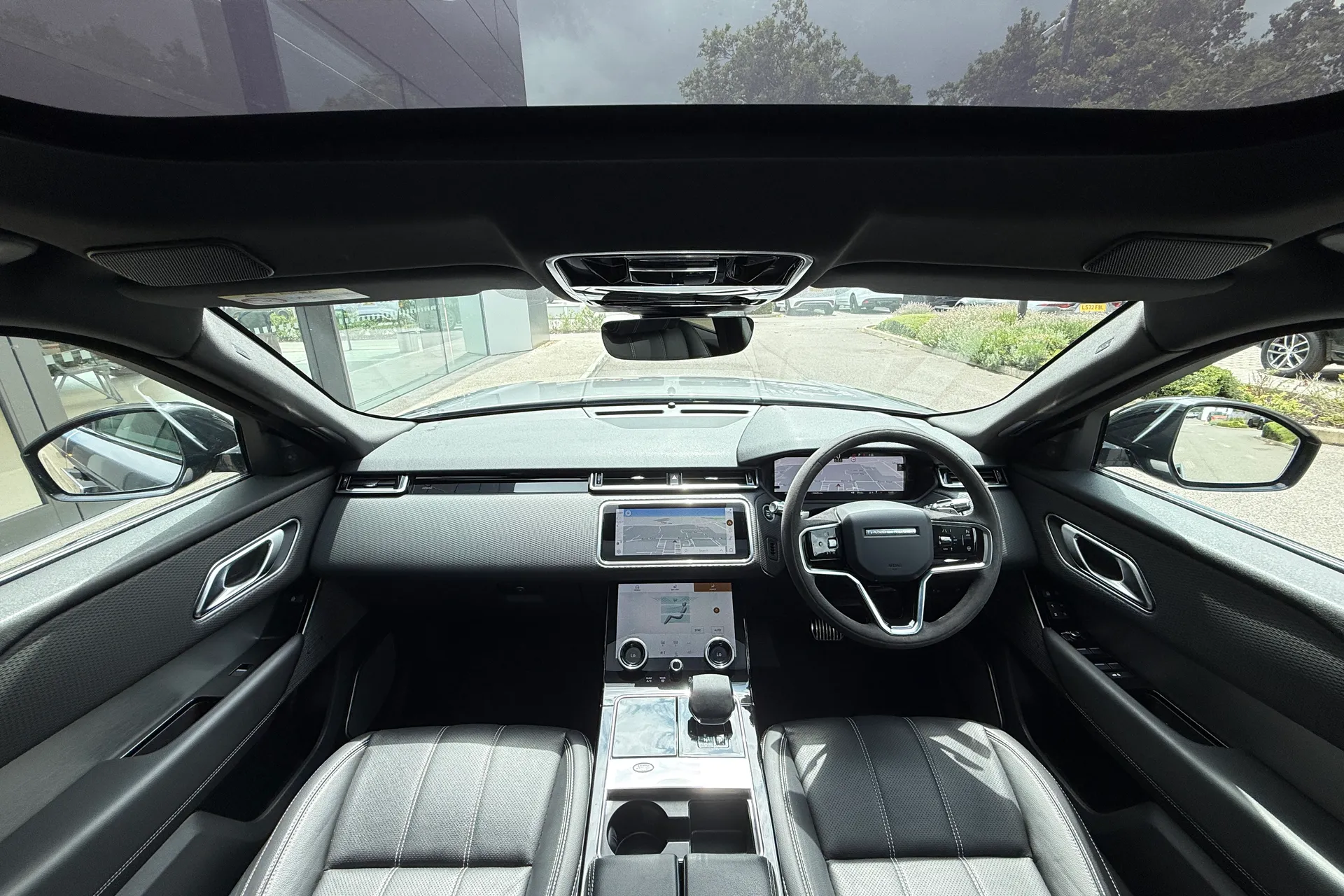 LAND ROVER RANGE ROVER VELAR thumbnail image number 3