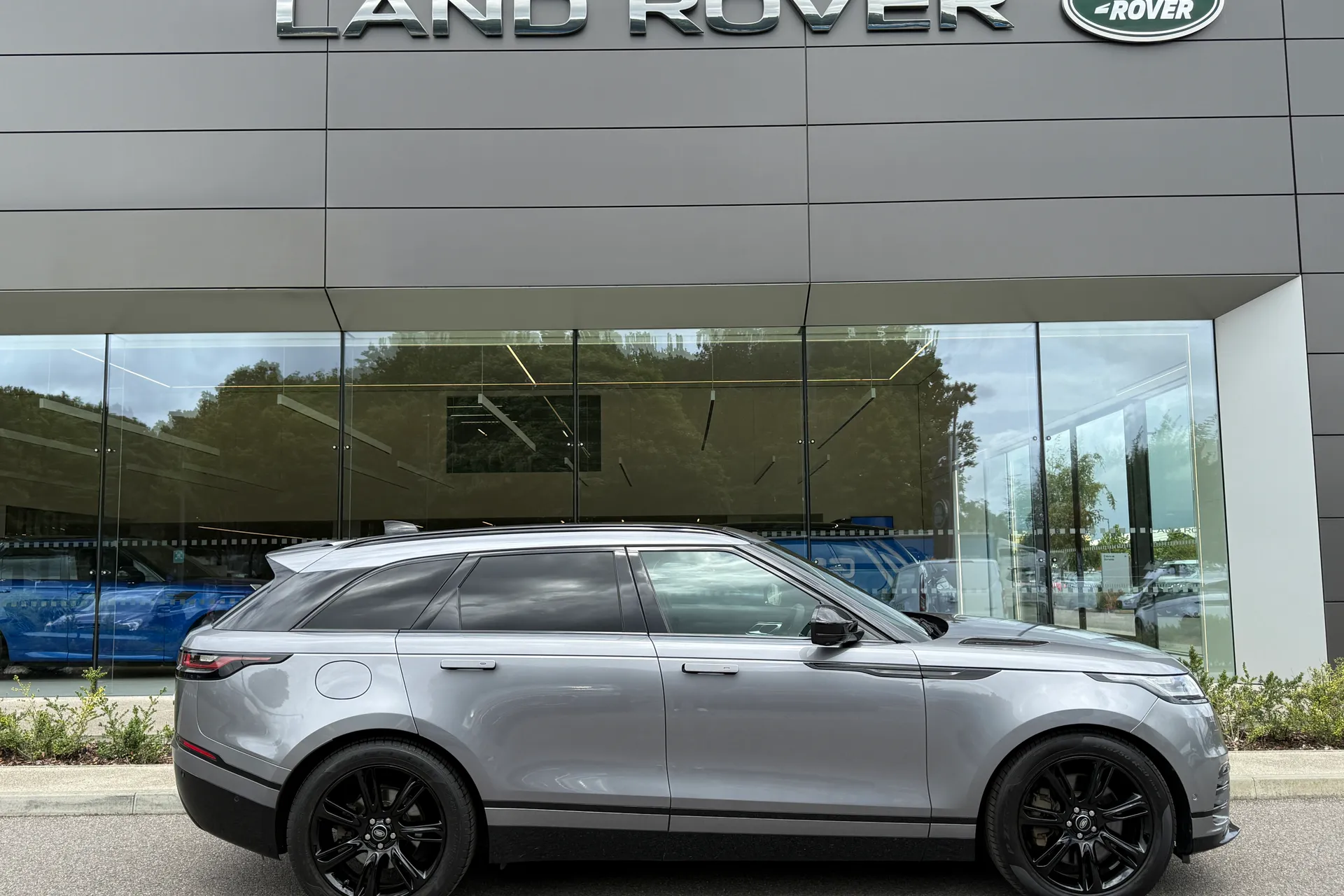 LAND ROVER RANGE ROVER VELAR thumbnail image number 2
