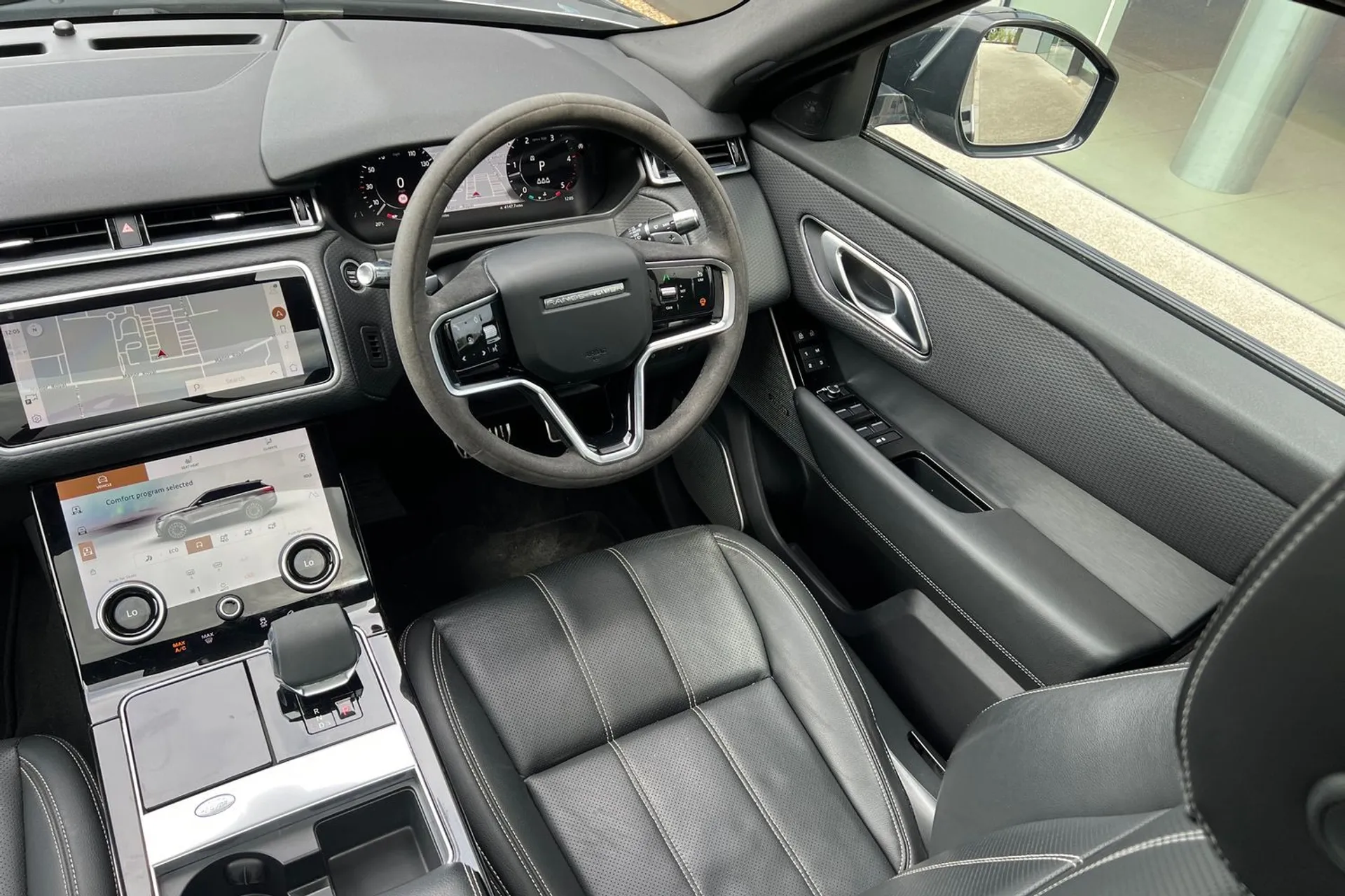 LAND ROVER RANGE ROVER VELAR thumbnail image number 33