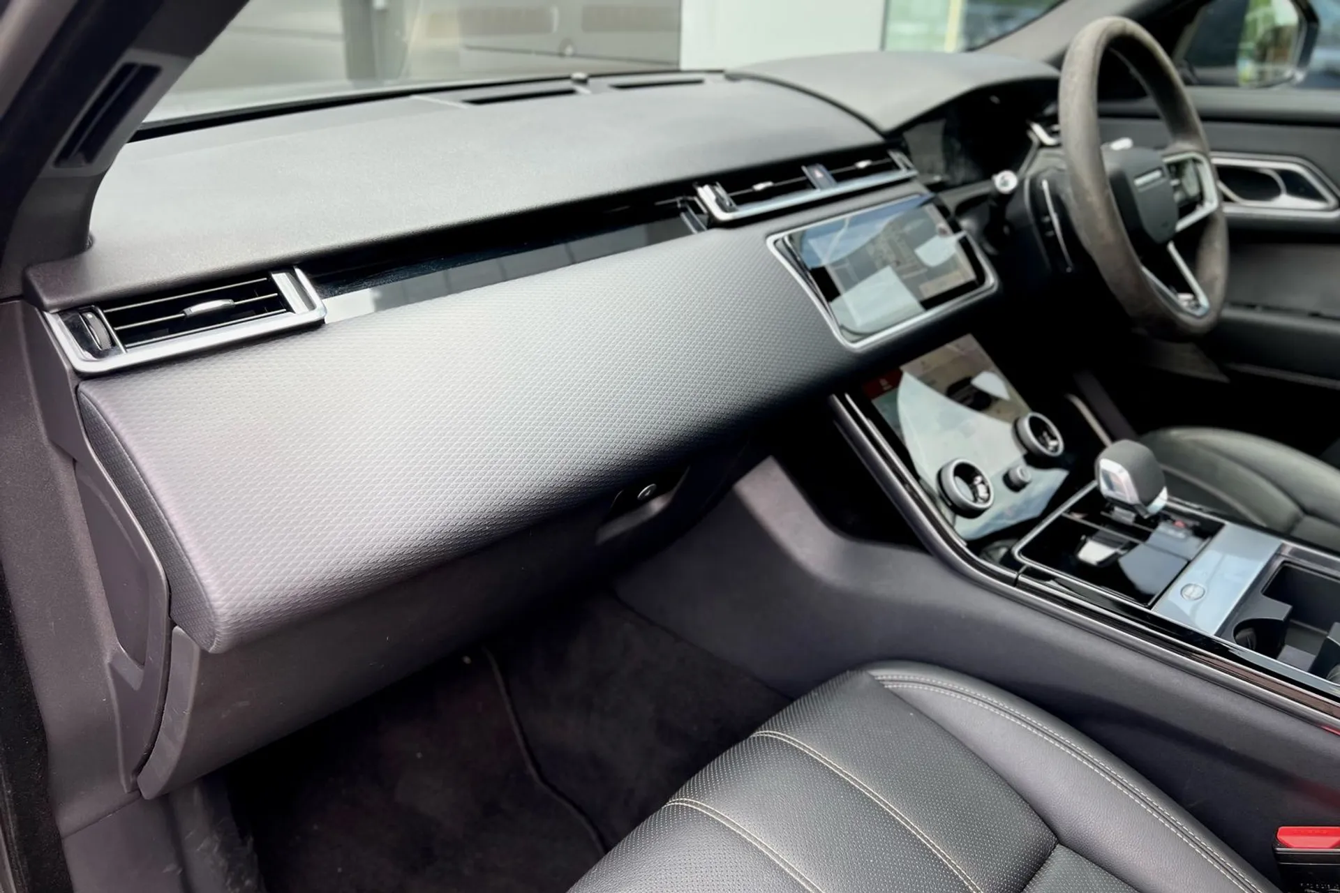 LAND ROVER RANGE ROVER VELAR thumbnail image number 49